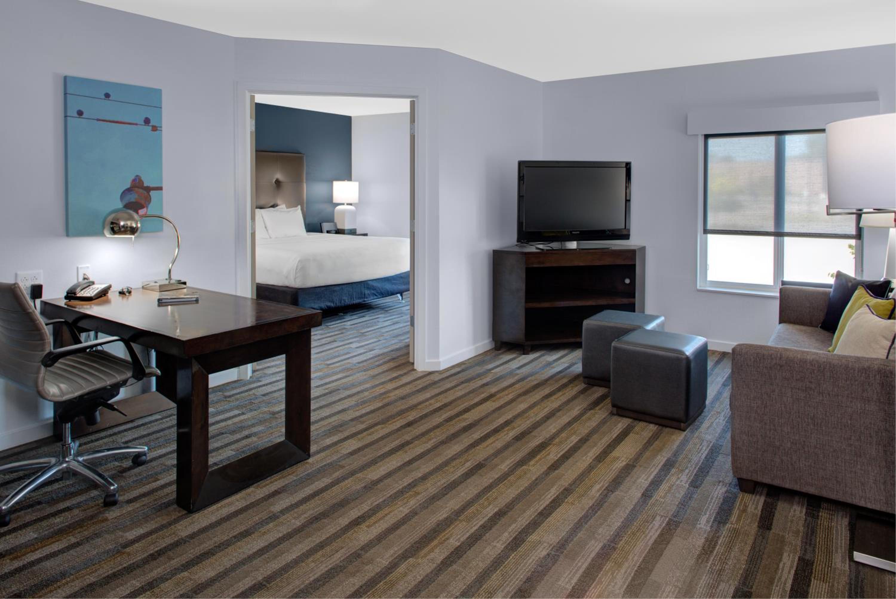 One-Bedroom King Suite - Photo 4