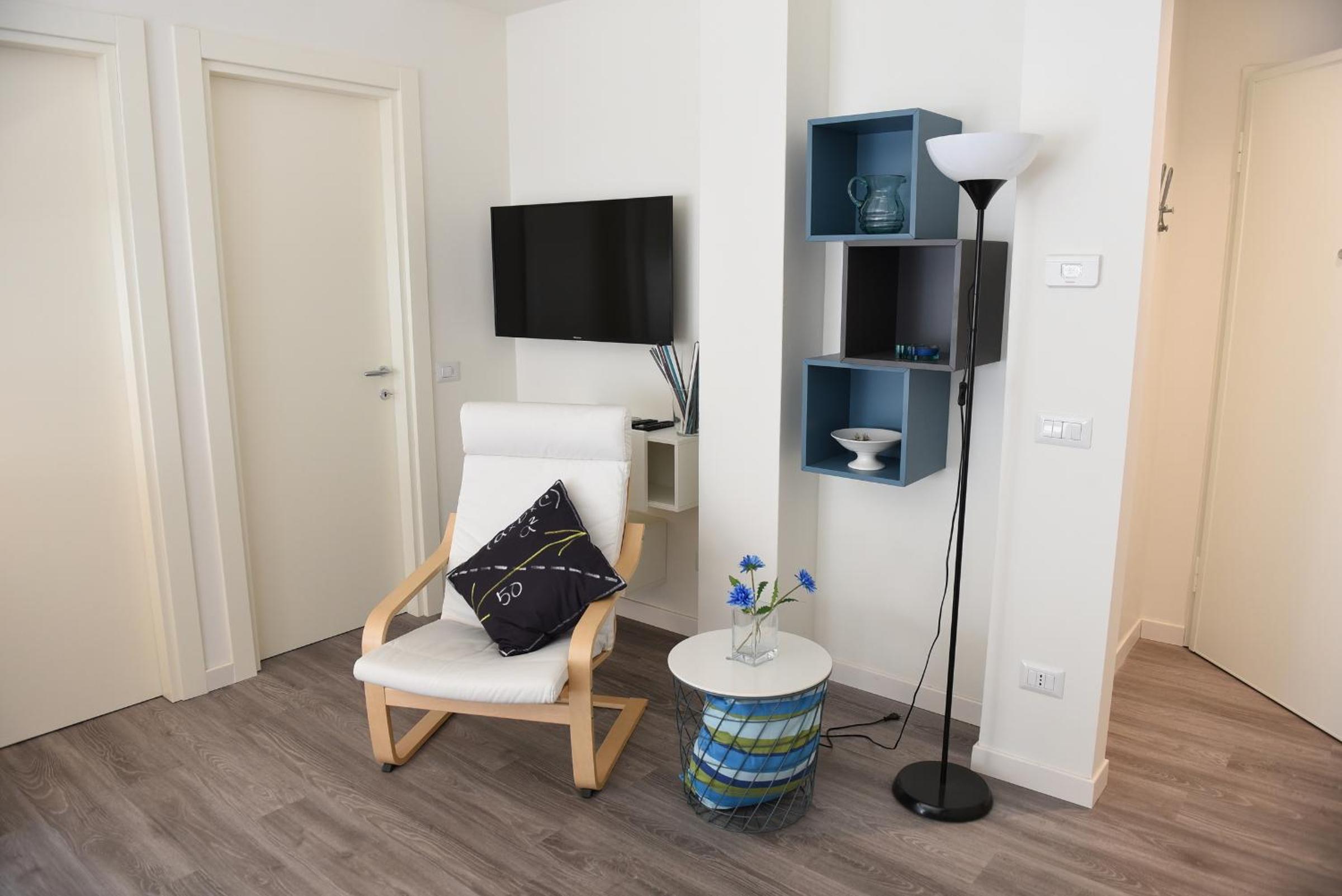 One-Bedroom Apartment - Photo 4
