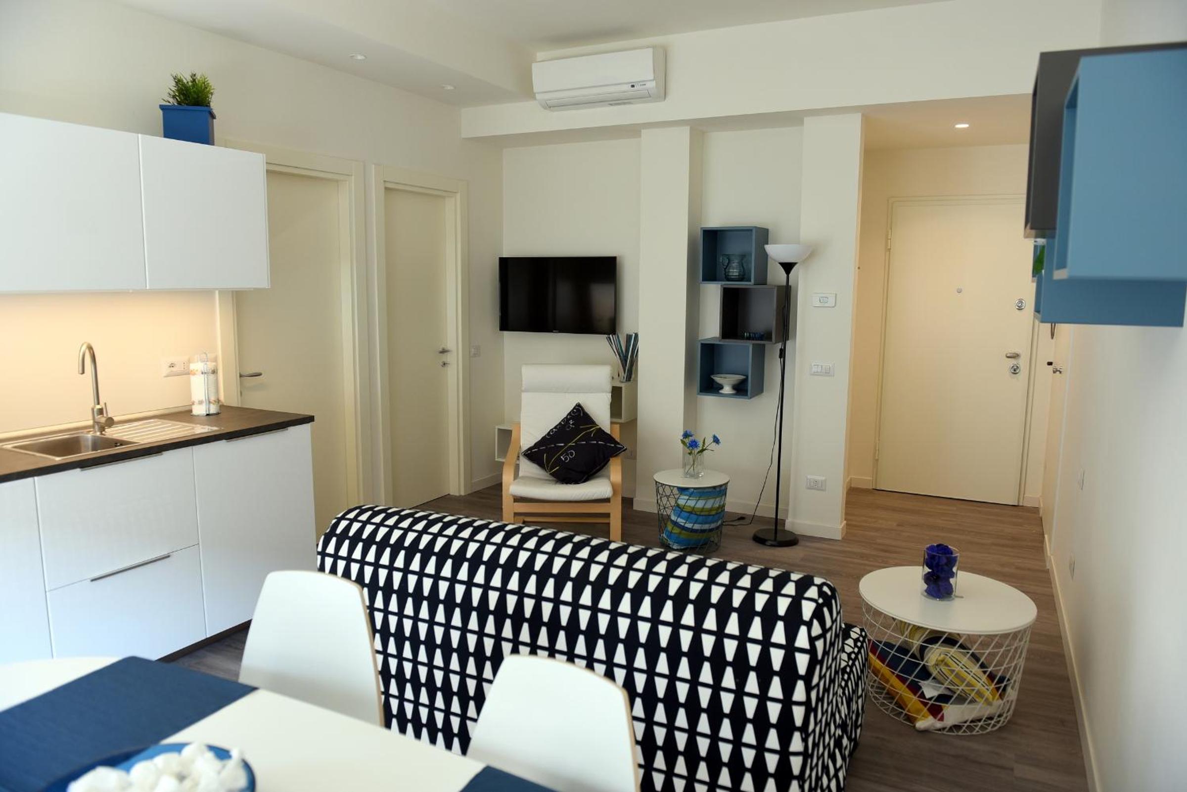One-Bedroom Apartment - Photo 14