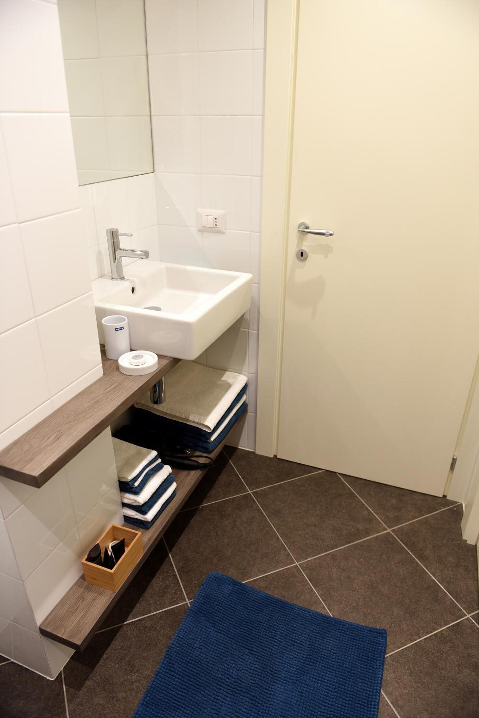 One-Bedroom Apartment - Photo 8