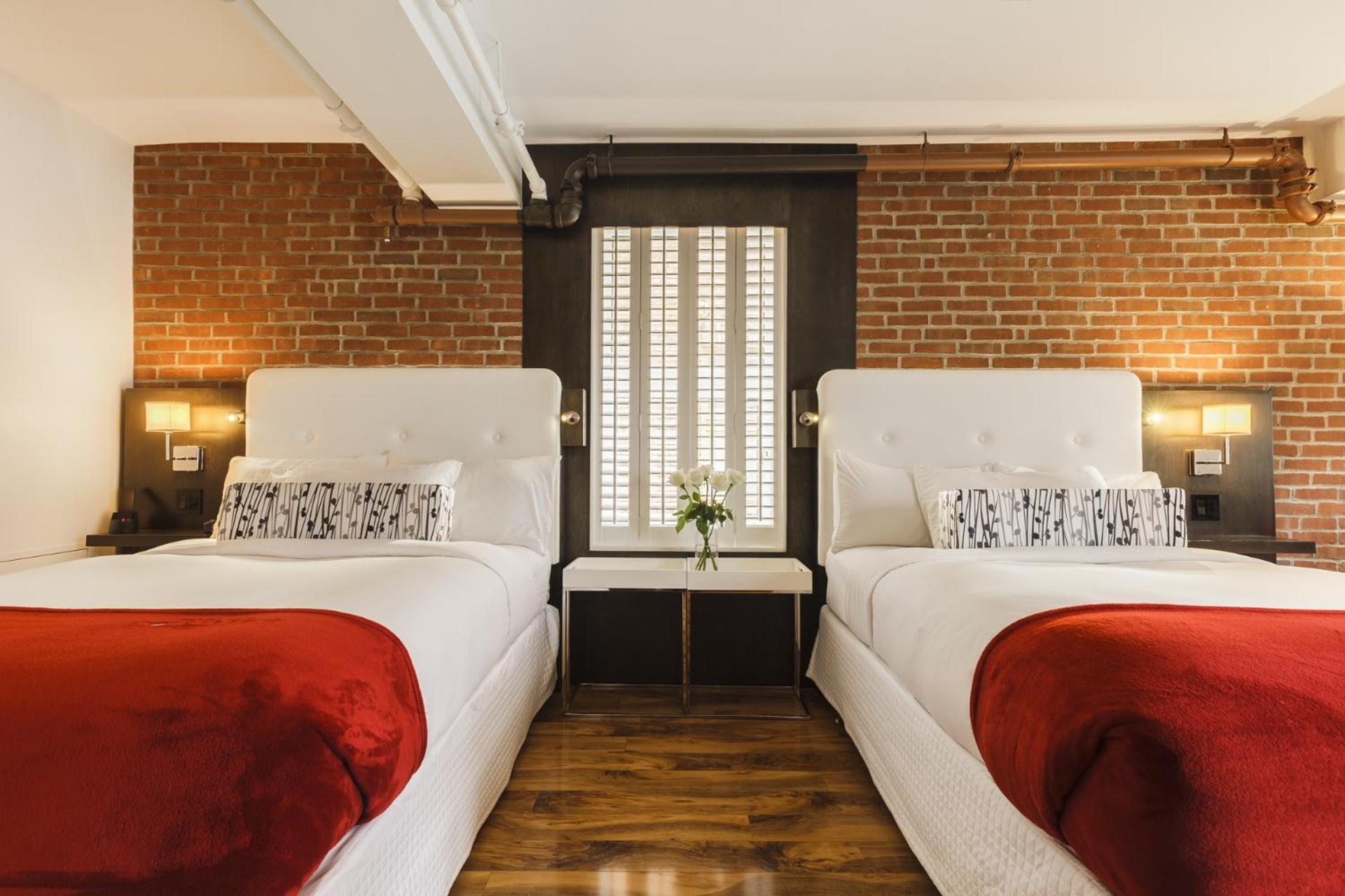 Suite with Two Double Beds - Photo 1