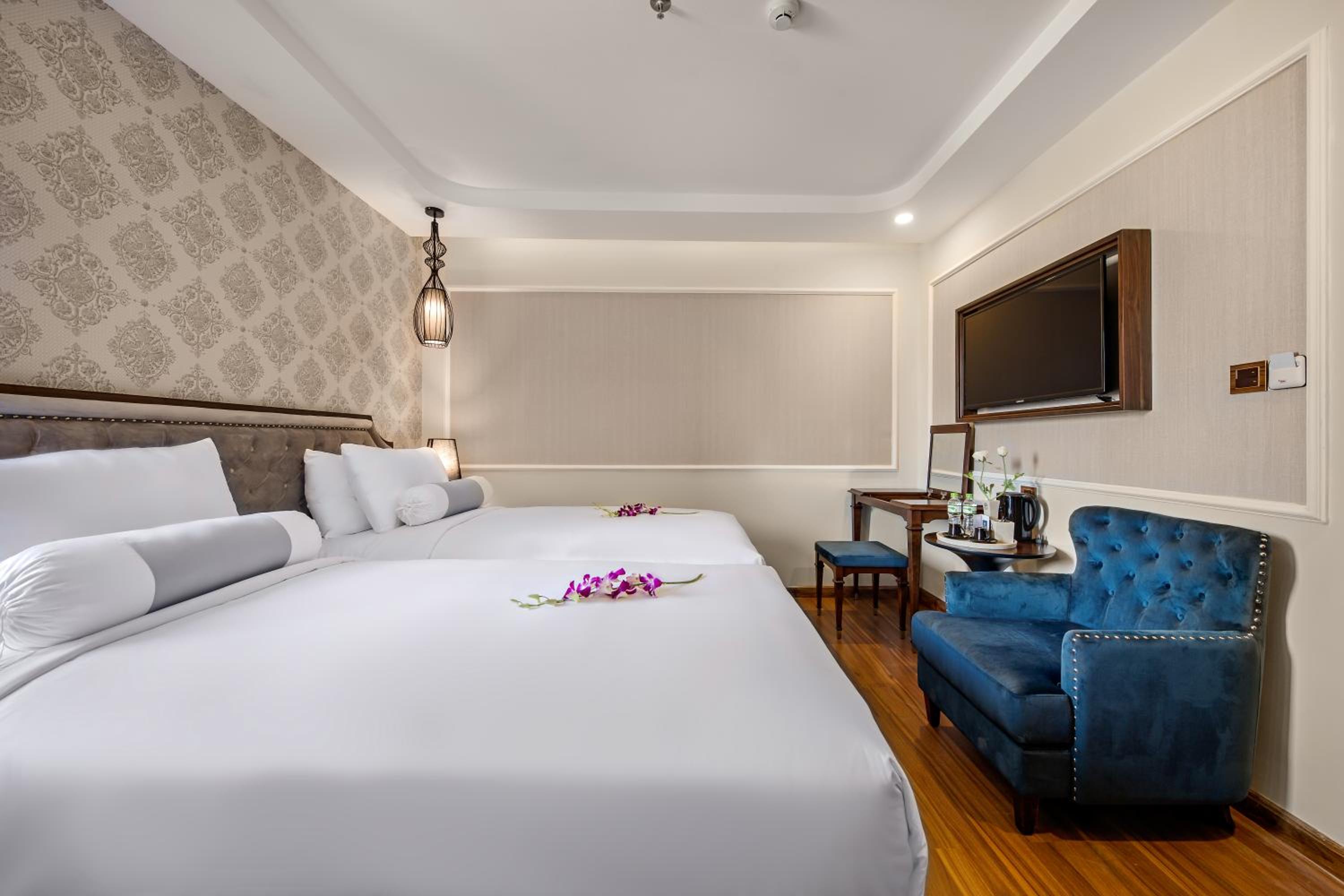 Deluxe Double Room with City View photo 3