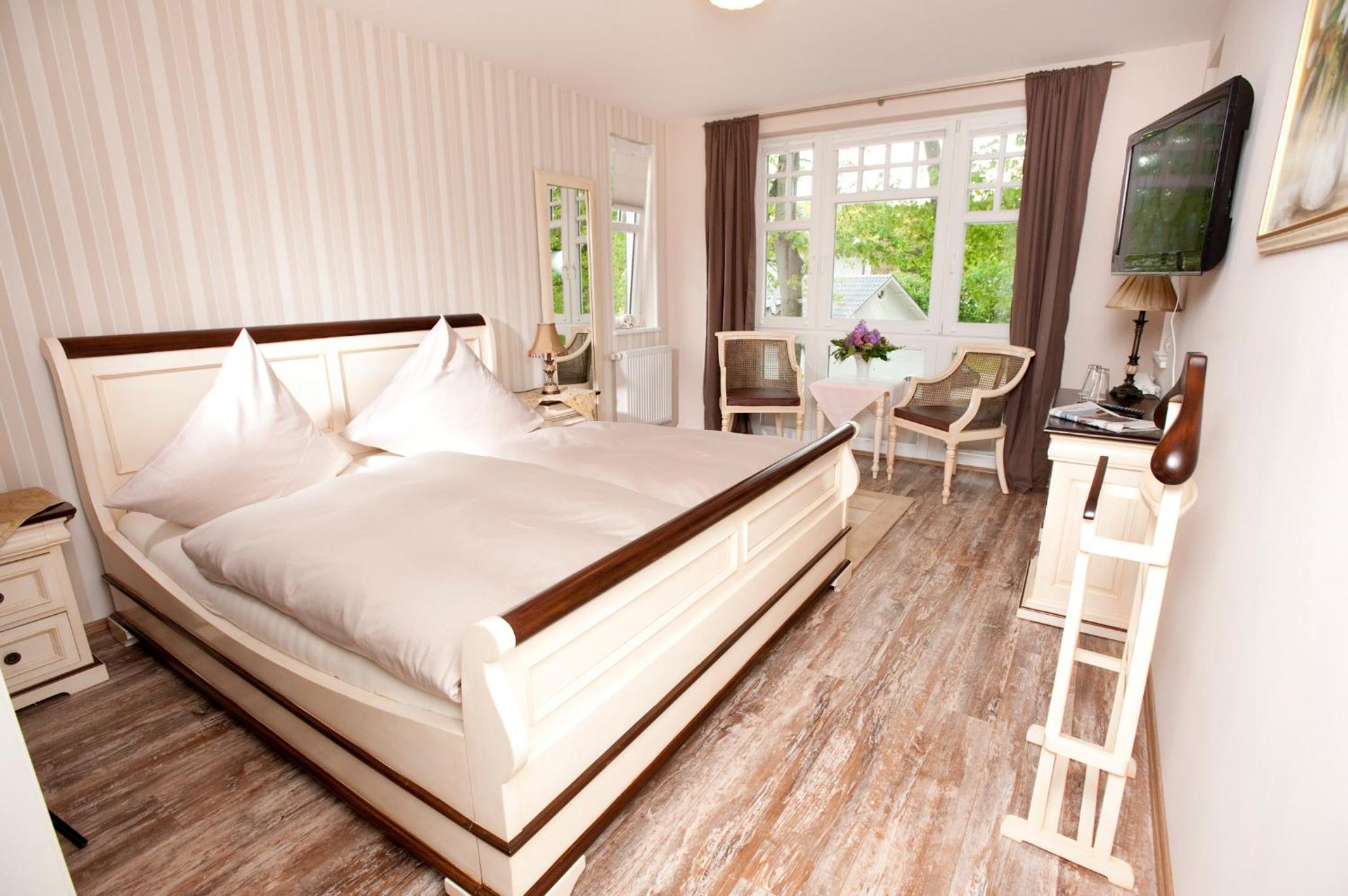 Double Room - Photo 5