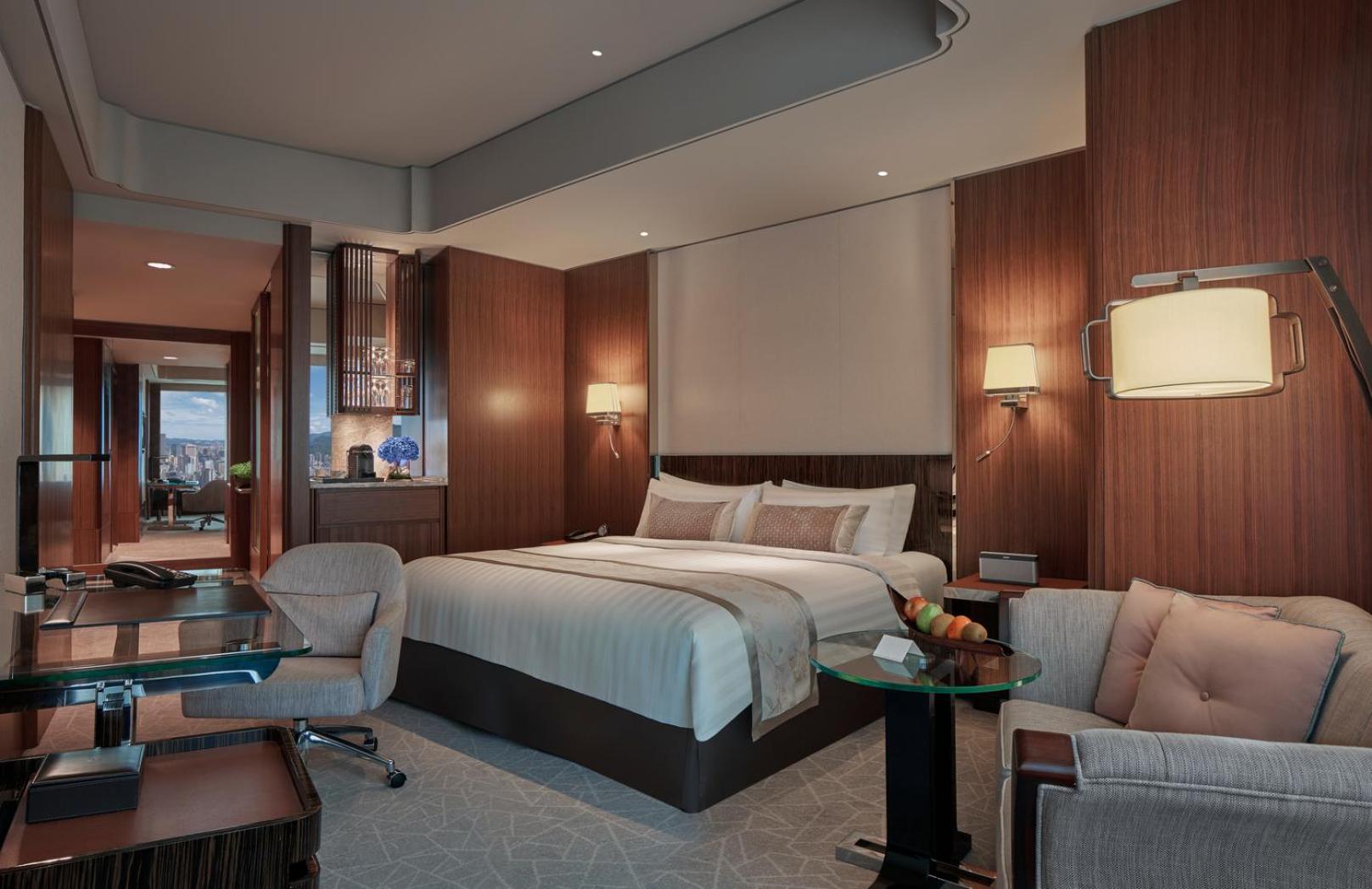 Horizon Indulgence — Horizon Deluxe King Room - Photo 1