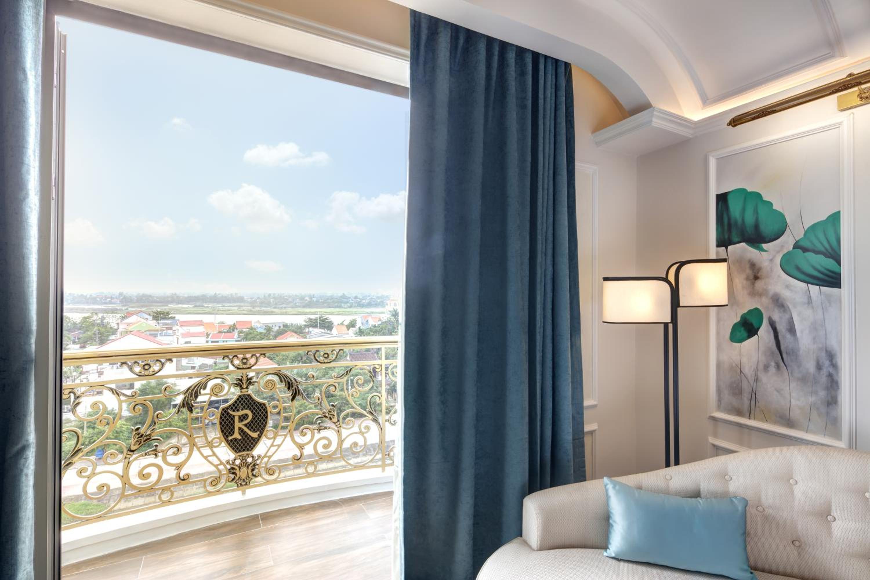 Royal Deluxe Room With Two Single Beds photo 3