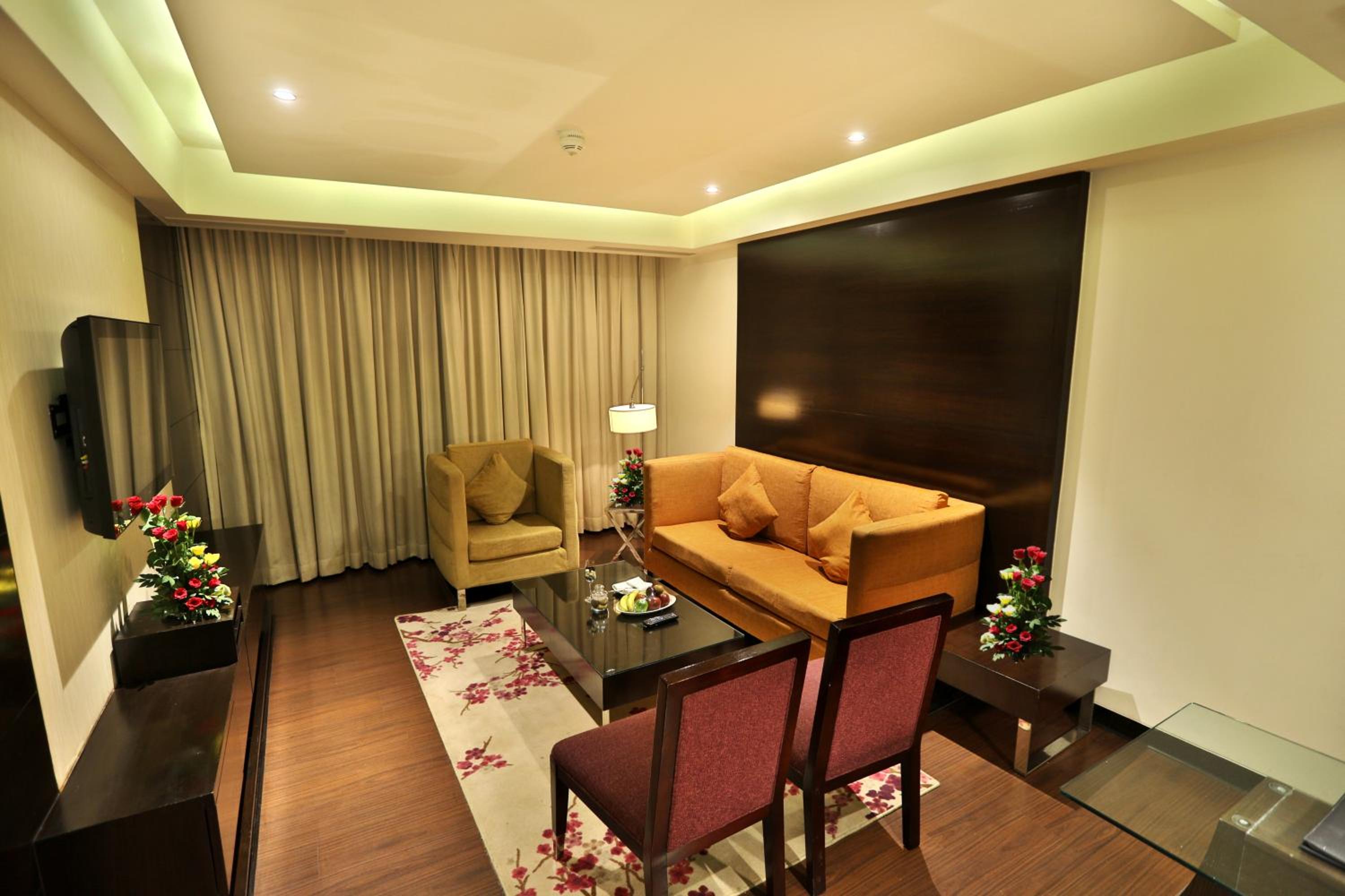 Suite King Room with Bath Tub