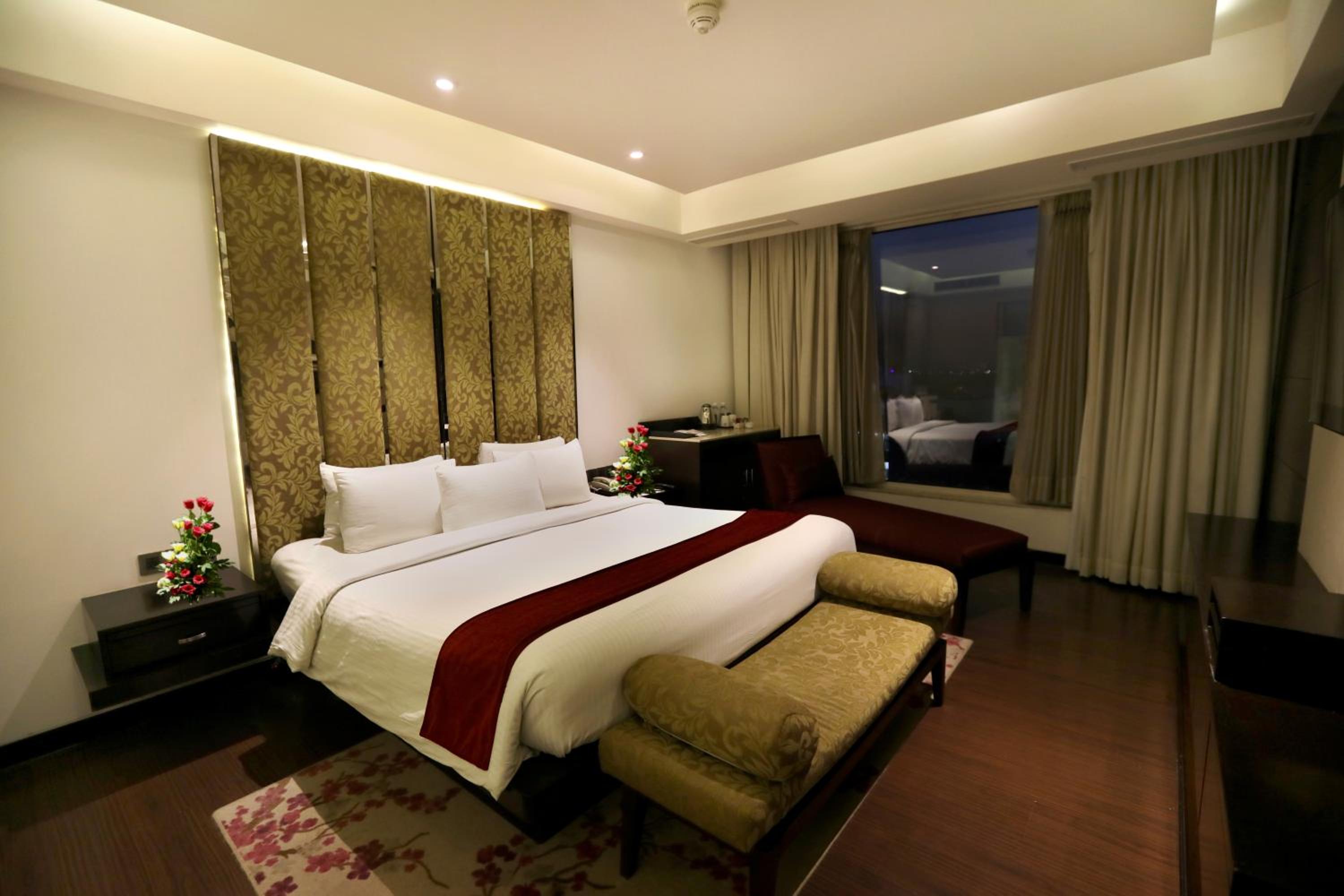 Club Room with Bath Tub