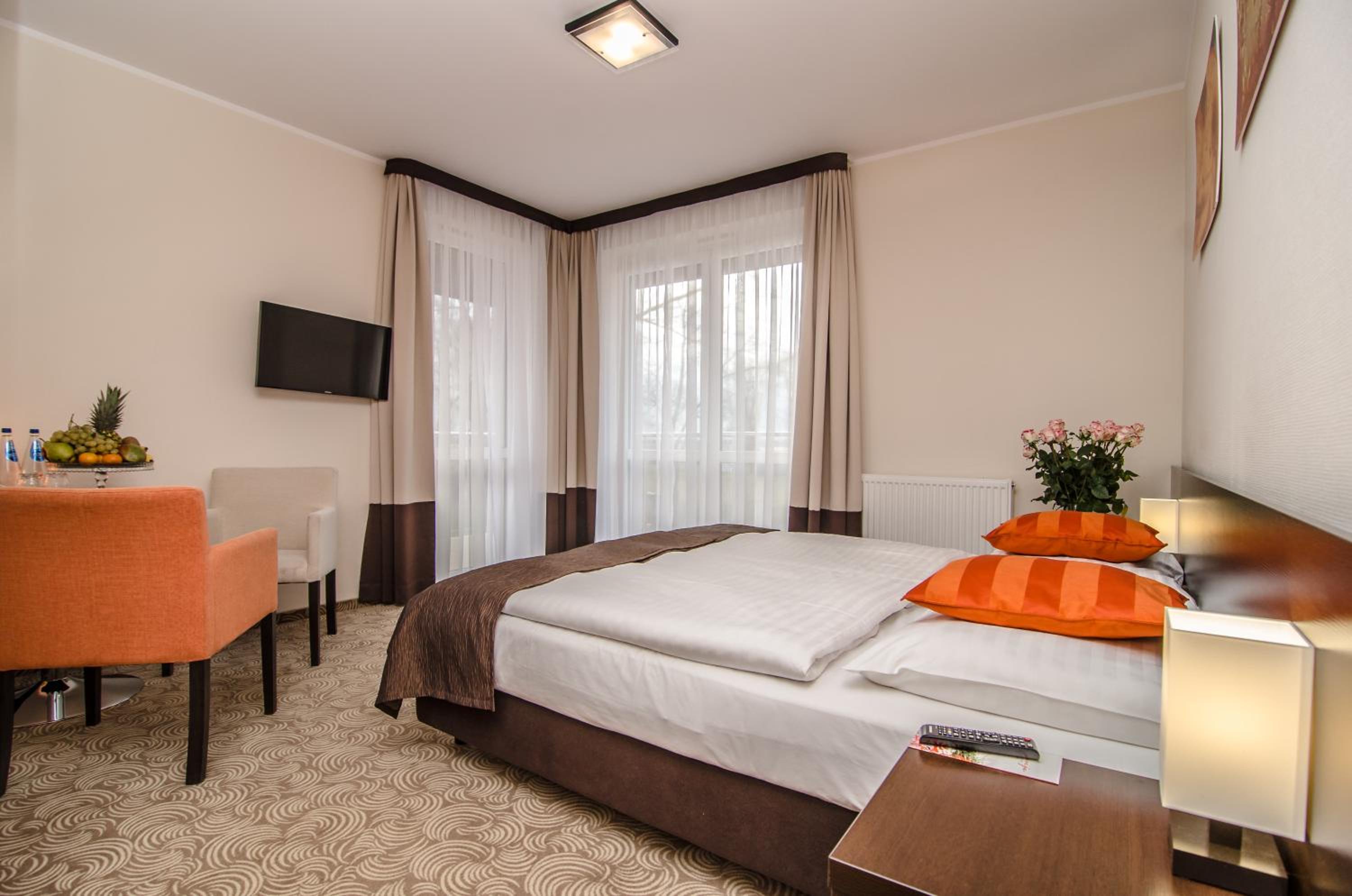 Twin Room with Terrace and Lake View photo 3