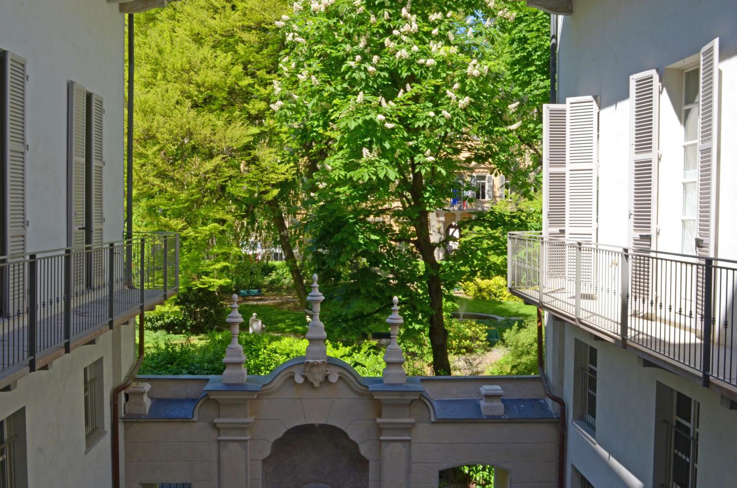 Apartment with Balcony - Photo 10