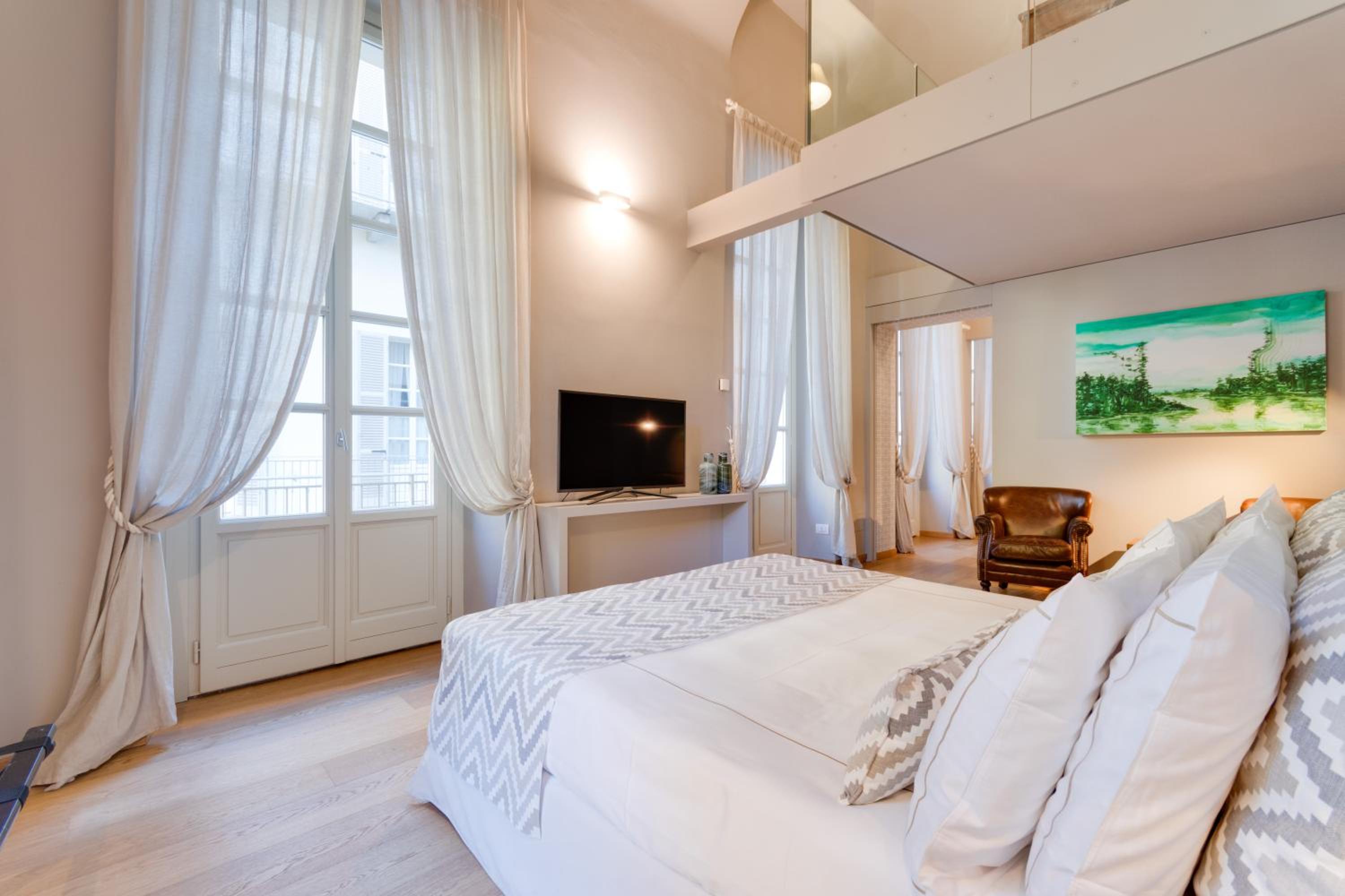 Apartment with Balcony - Photo 19