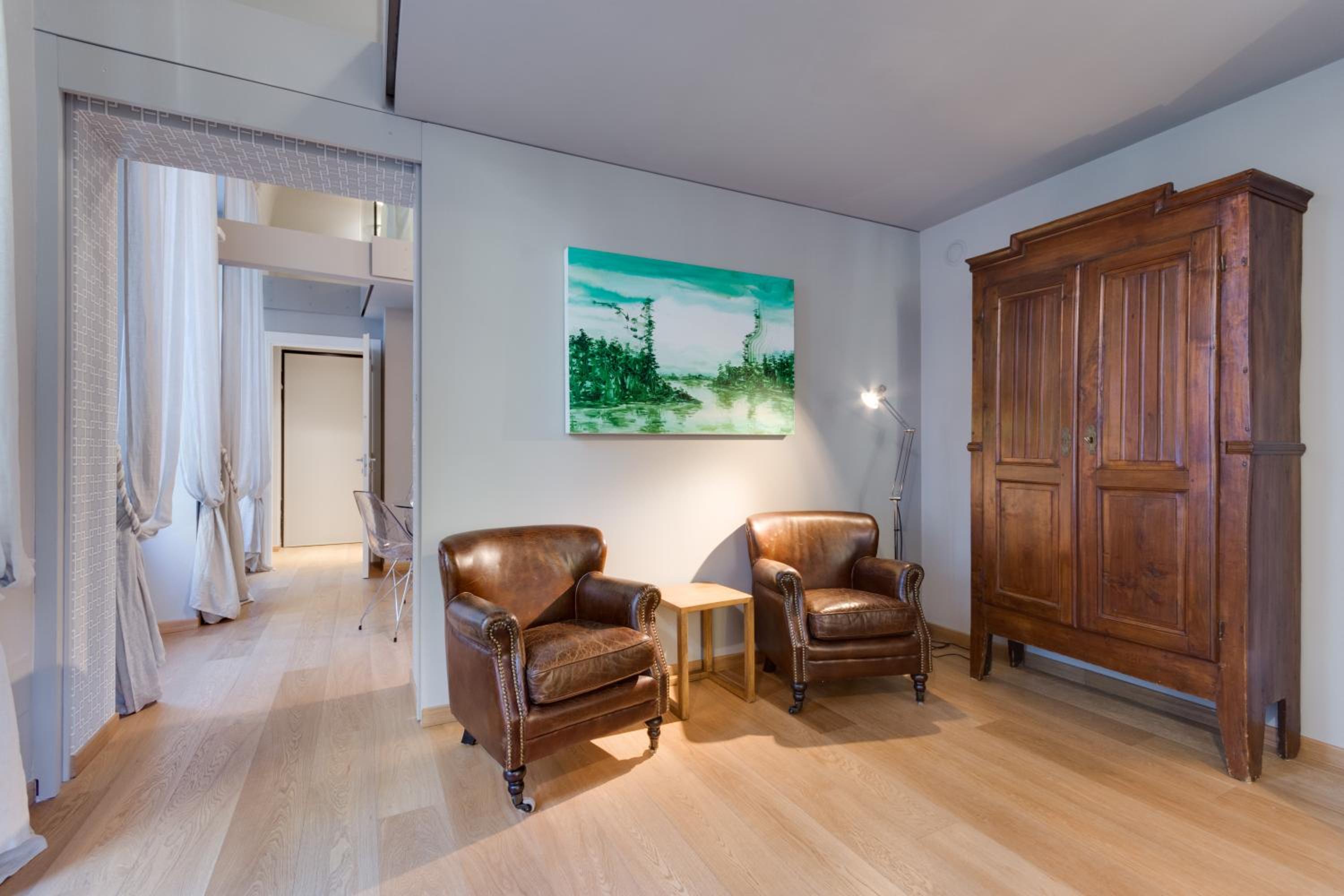 Apartment with Balcony - Photo 2