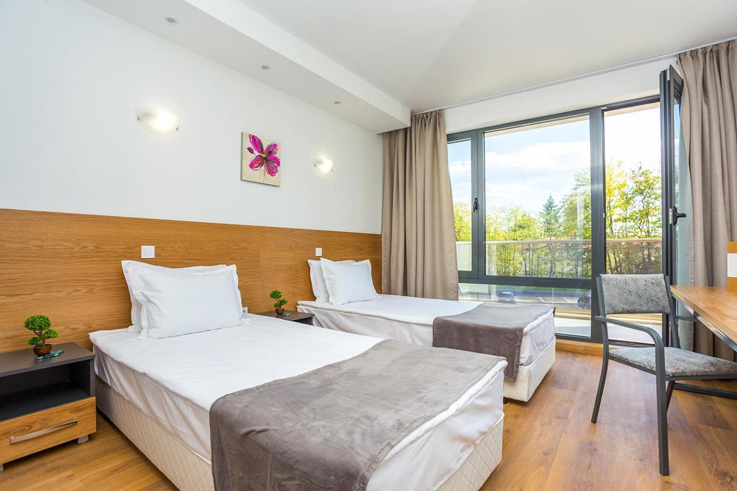 Double Room with Balcony (2 Adults + 1 Child) photo 1