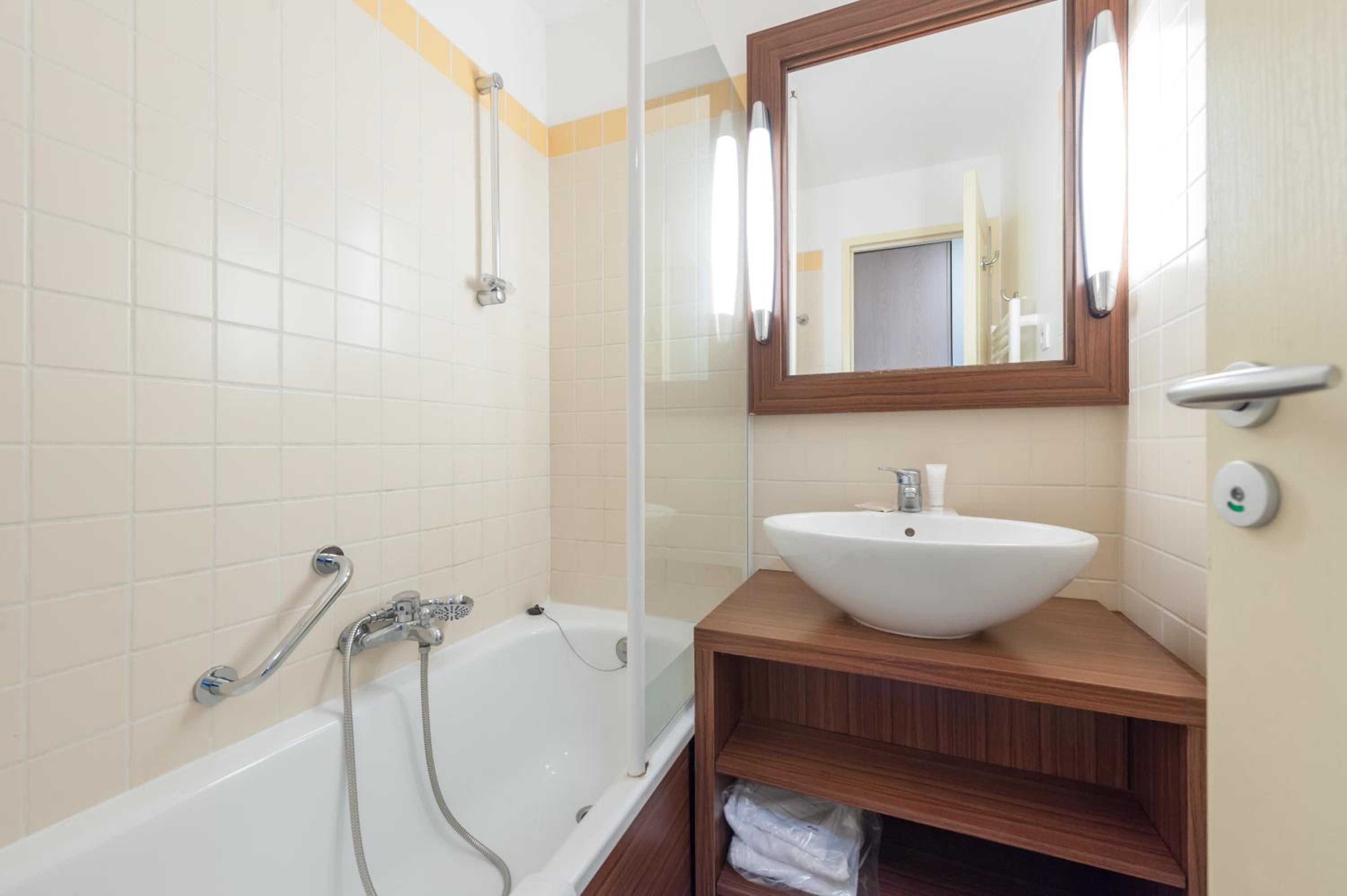 One-Bedroom Apartment with Terrace or Balcony (5 People) photo 2