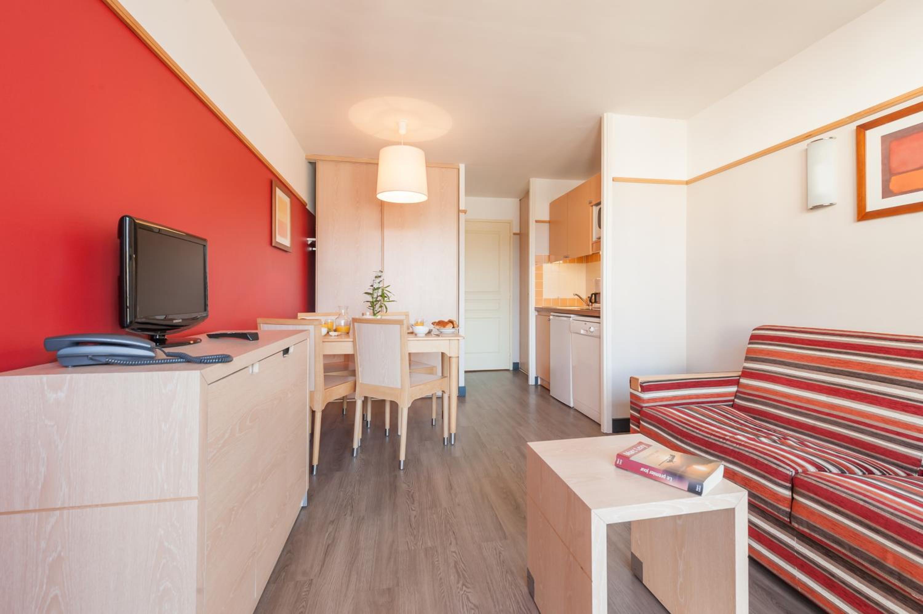 One-Bedroom Apartment with Balcony or Terrace (4 People) photo 2