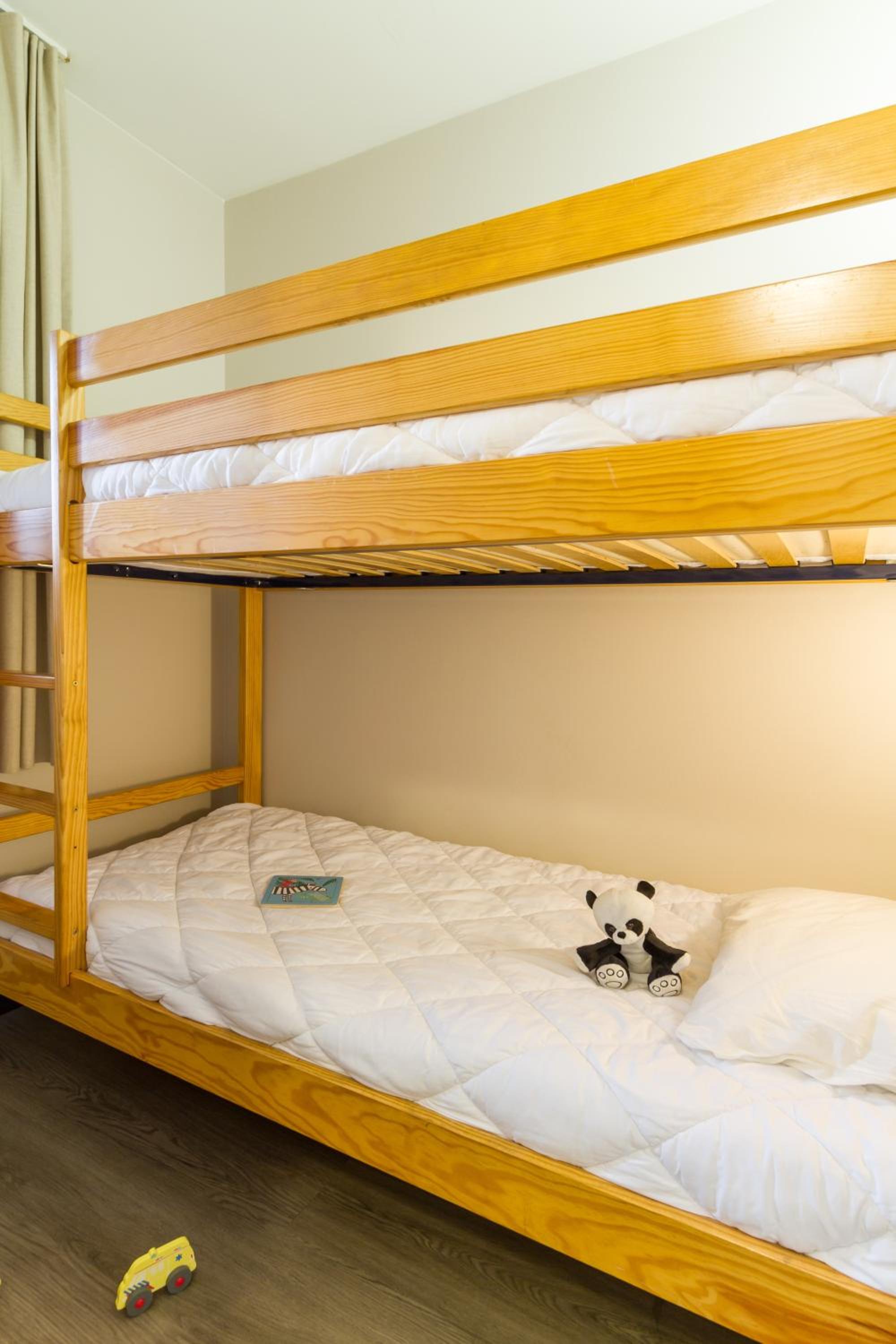 One-Bedroom Apartment with Sleeping Alcove and Terrace or Balcony (6 People)