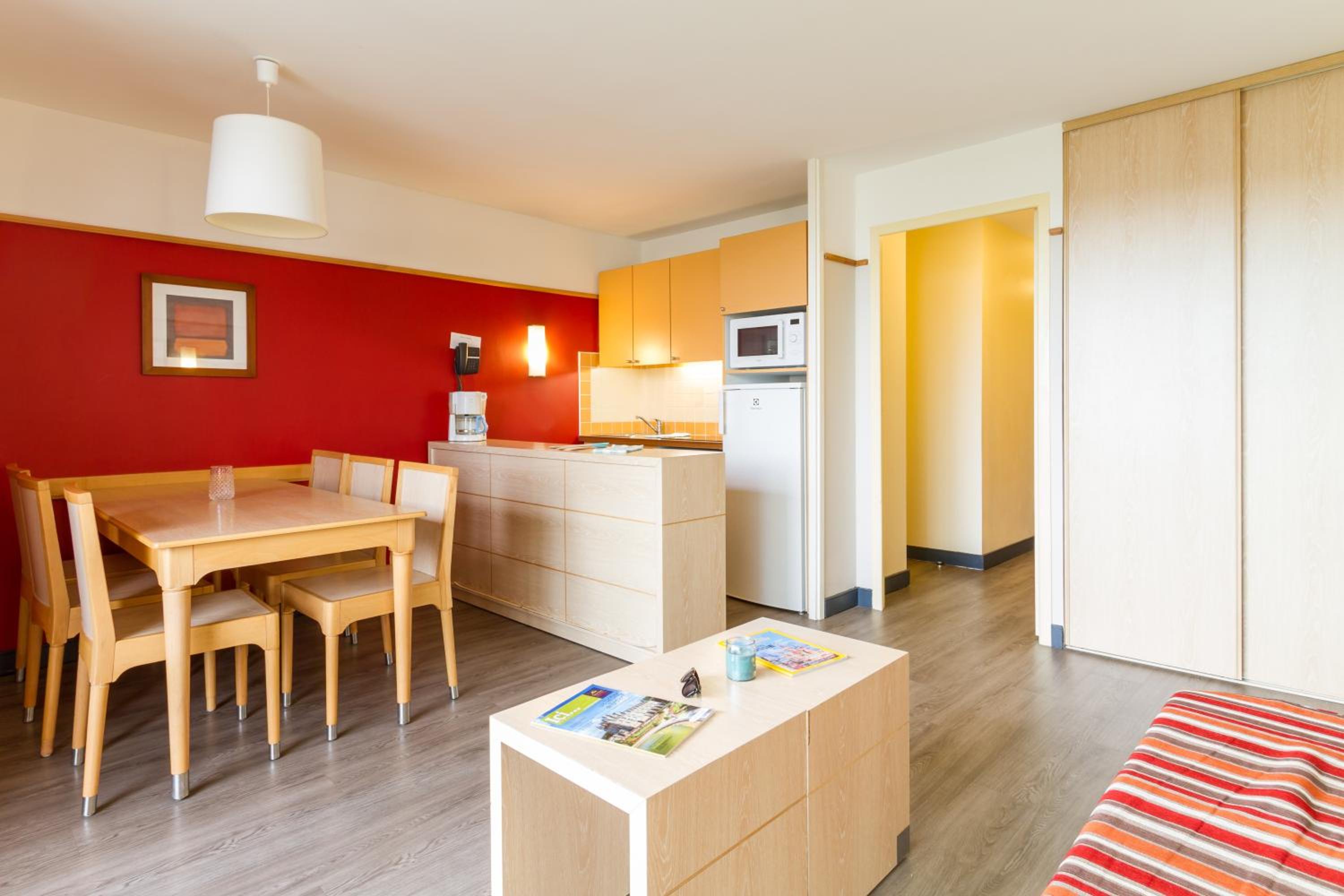 One-Bedroom Apartment with Sleeping Alcove and Terrace or Balcony (6 People), photo 6