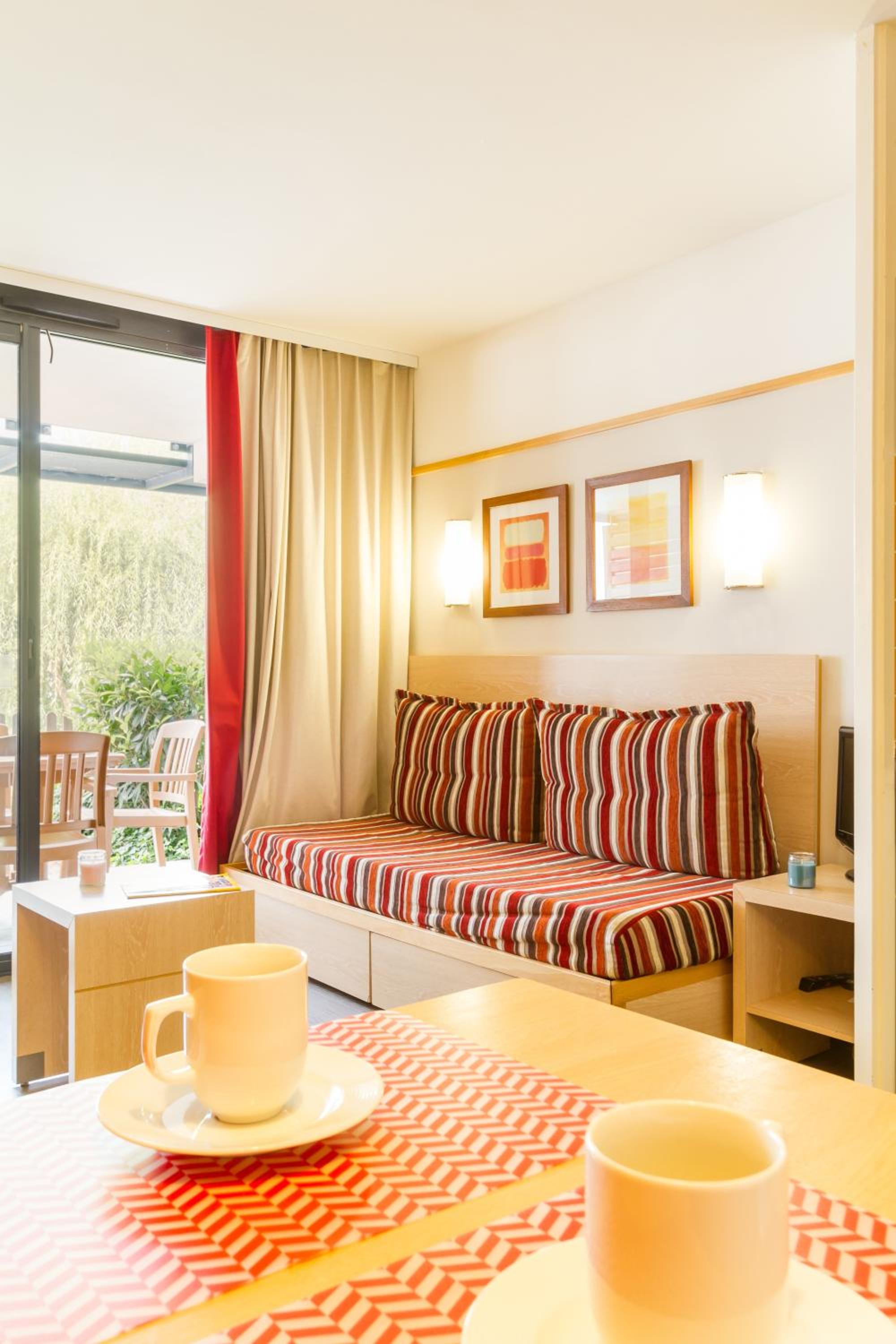 Studio with Sleeping Alcove and Terrace (4 People)