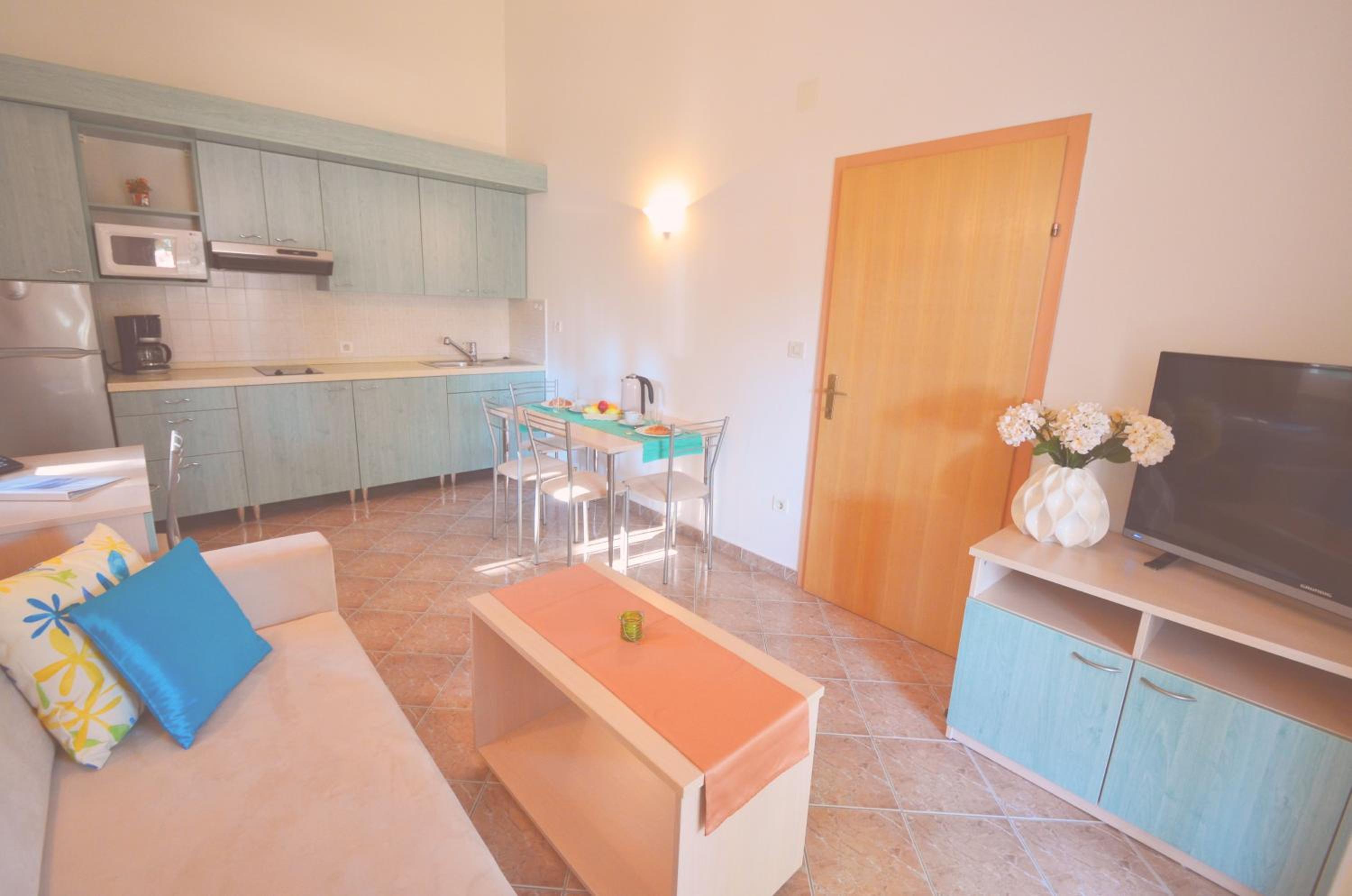 Superior One-Bedroom Apartment - Photo 18