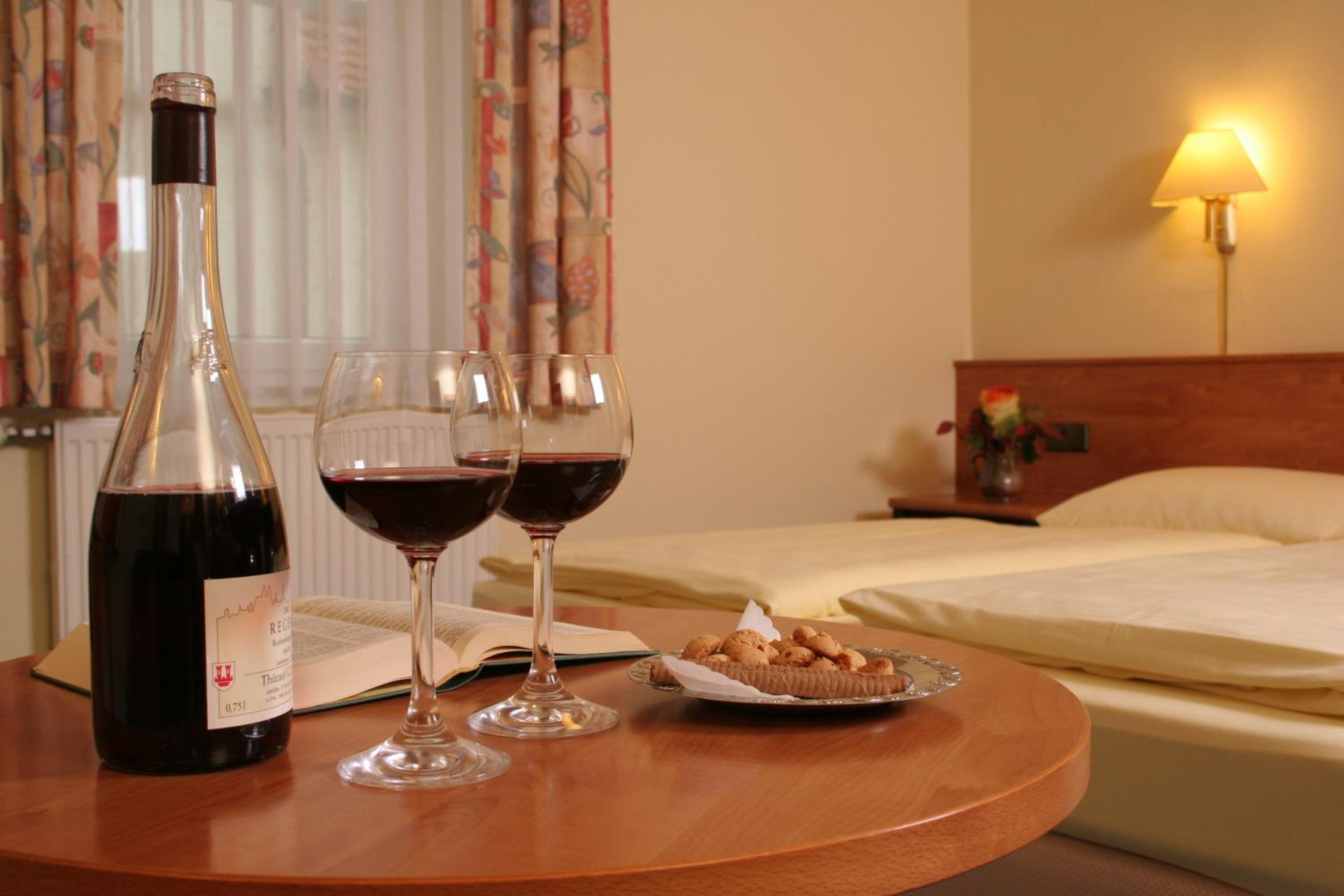 Standard Double Room - Photo 2