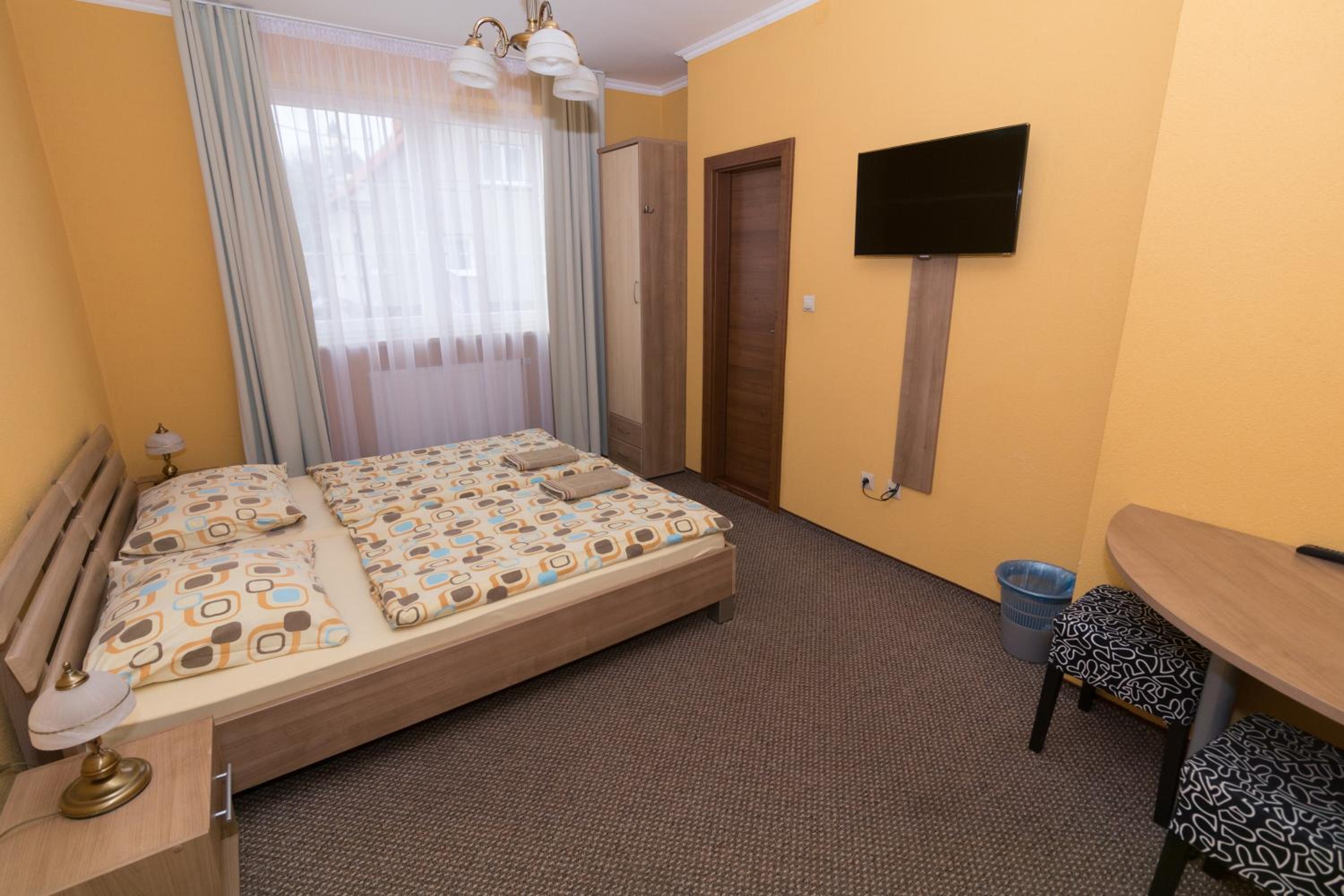 Double or Twin Room - Photo 4