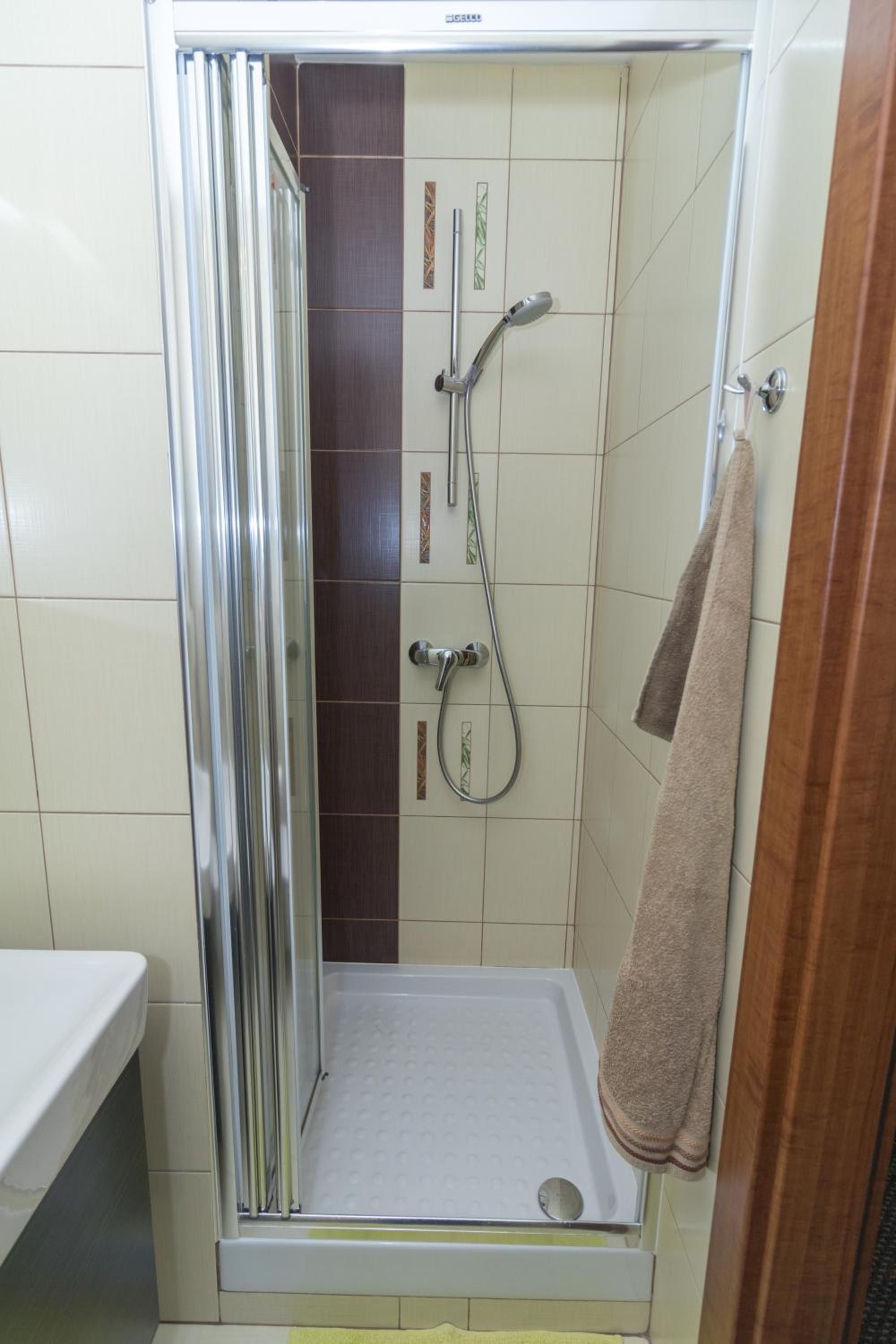 Double or Twin Room - Photo 8