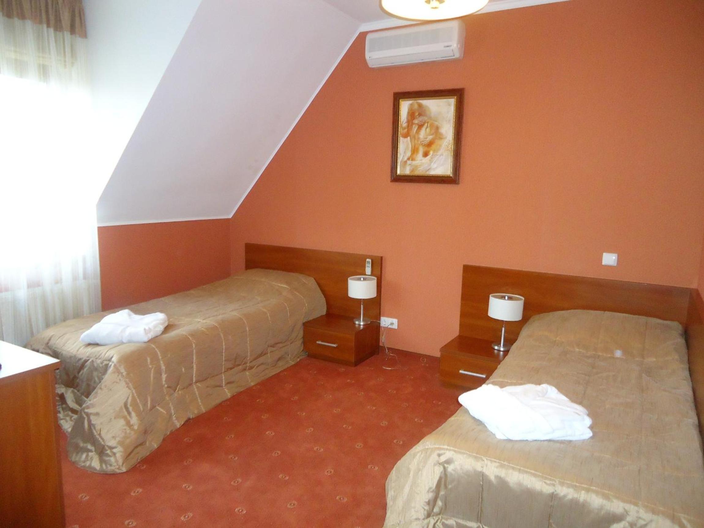 Standard Twin Room photo 1