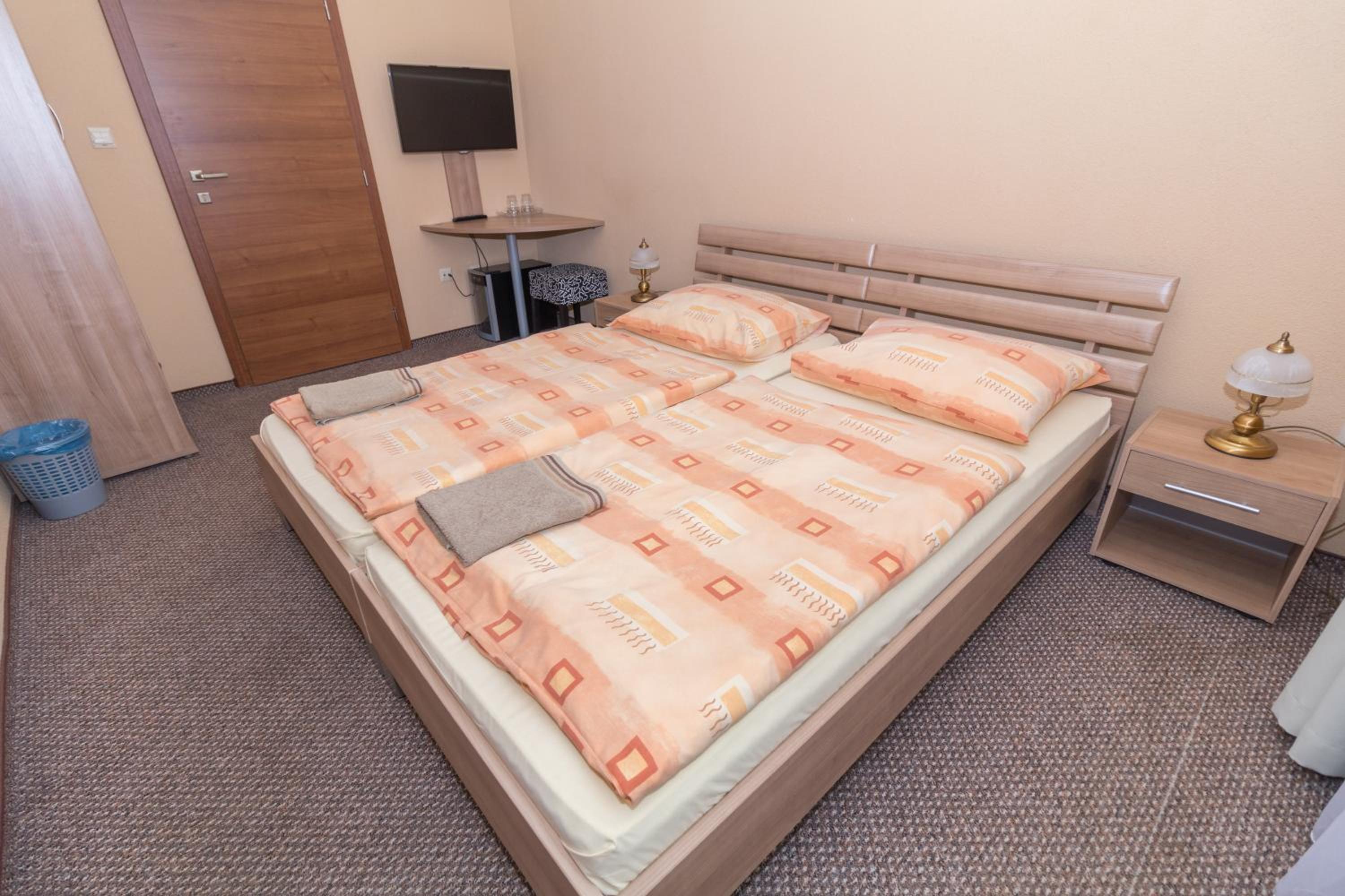 Double or Twin Room - Photo 3