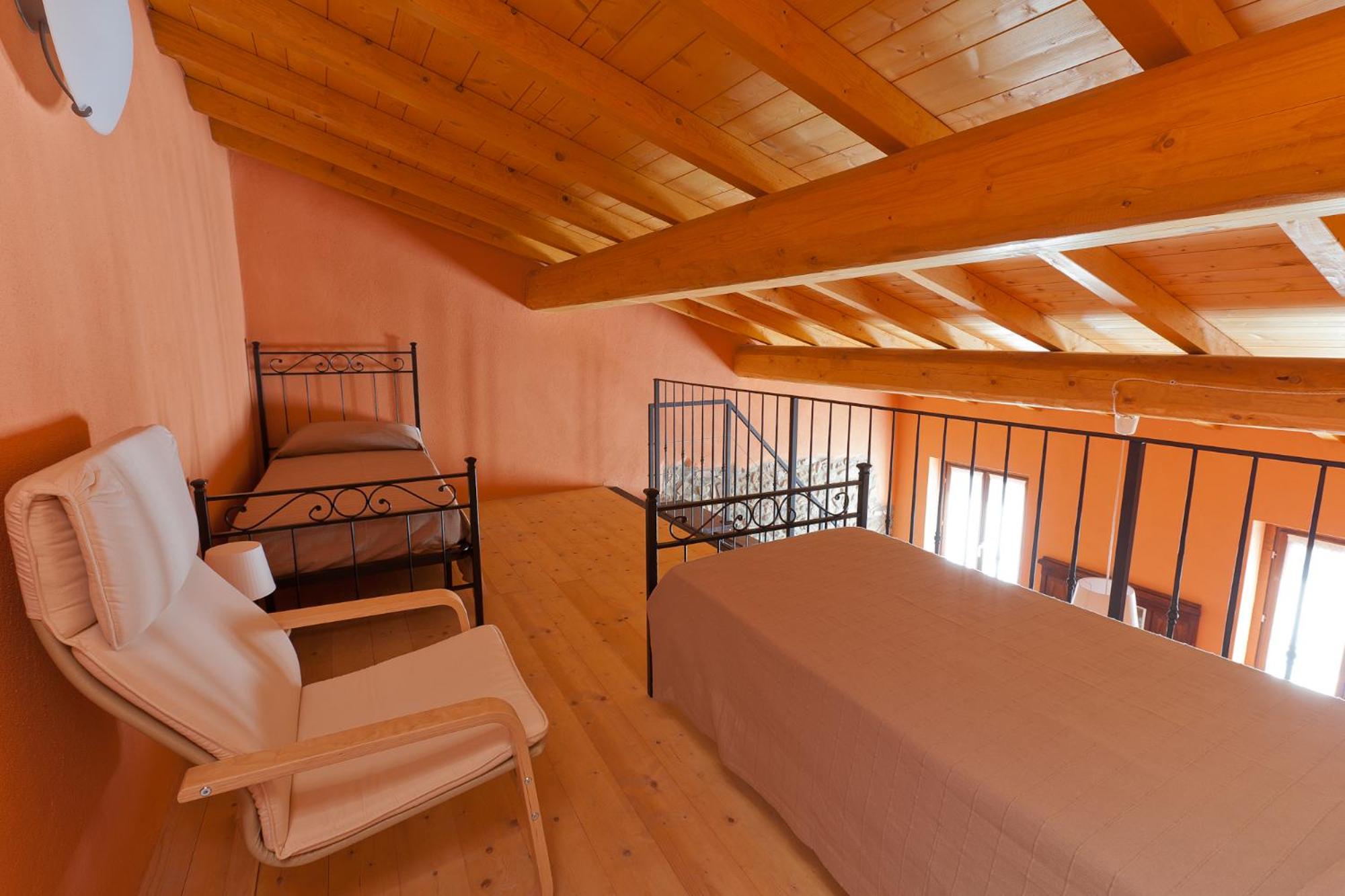 Deluxe Family Suite - Photo 3