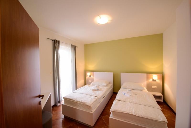 Three-Bedroom Apartment with Balcony Ground Floor photo 1