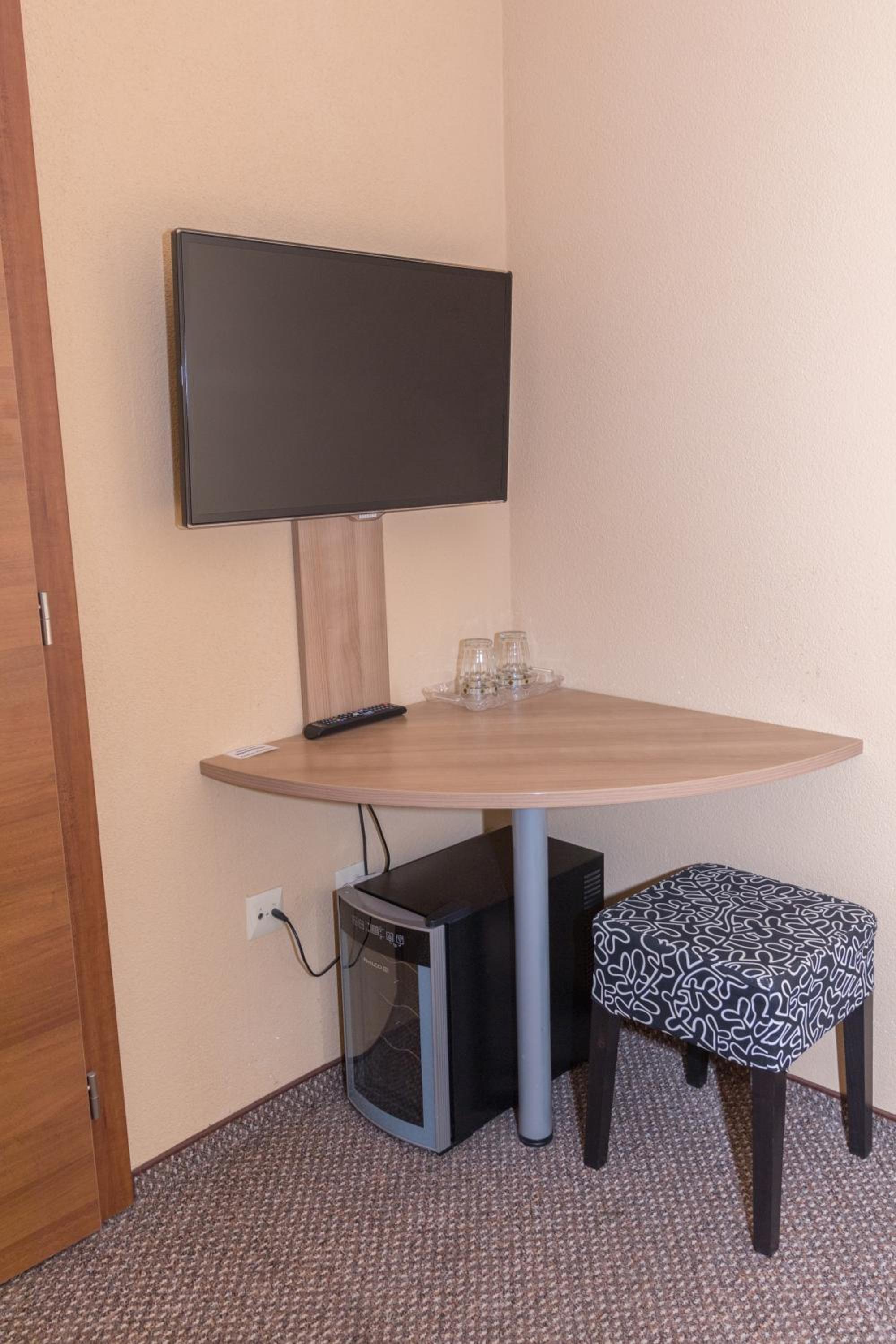 Double or Twin Room - Photo 13