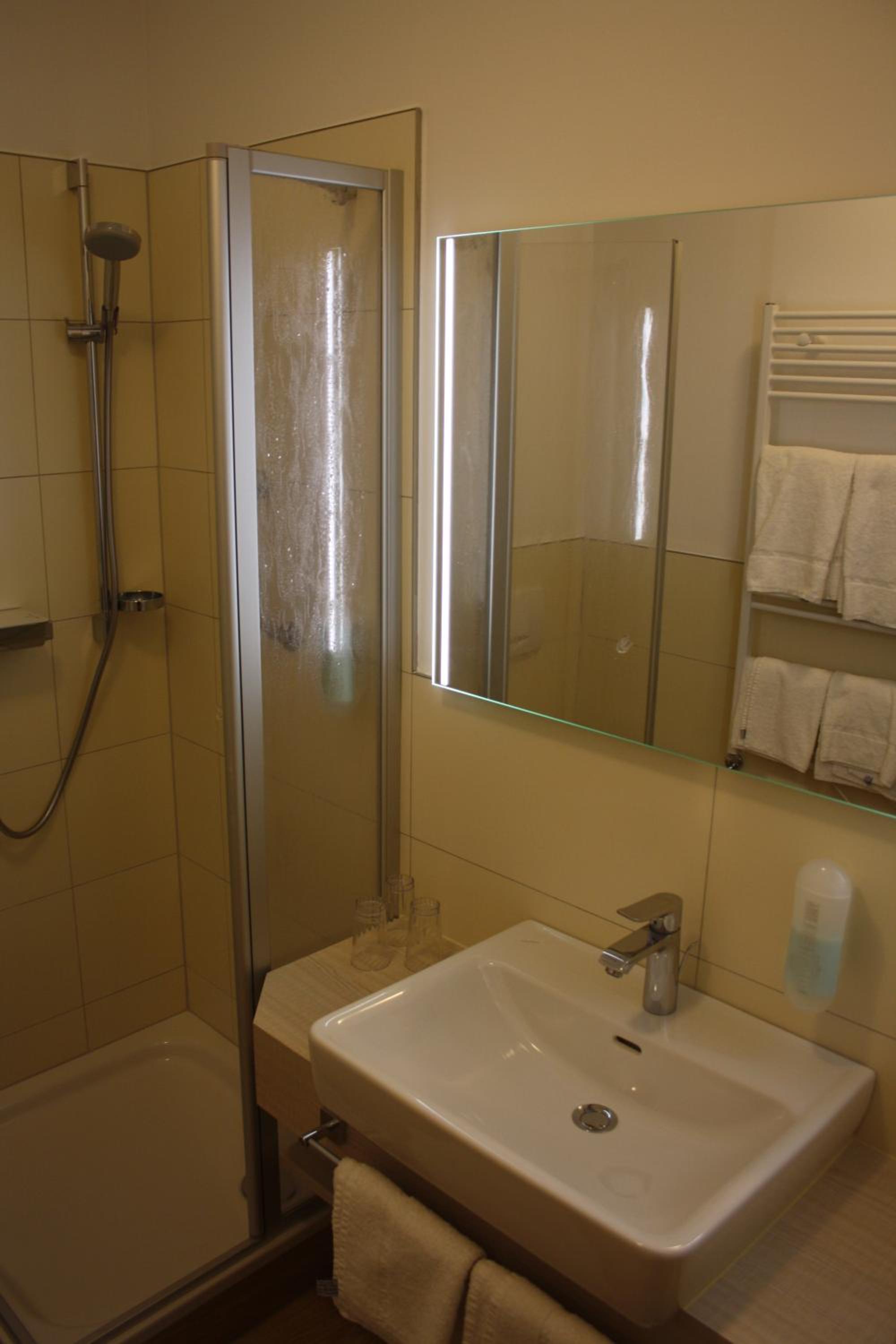 Double Room - Photo 8