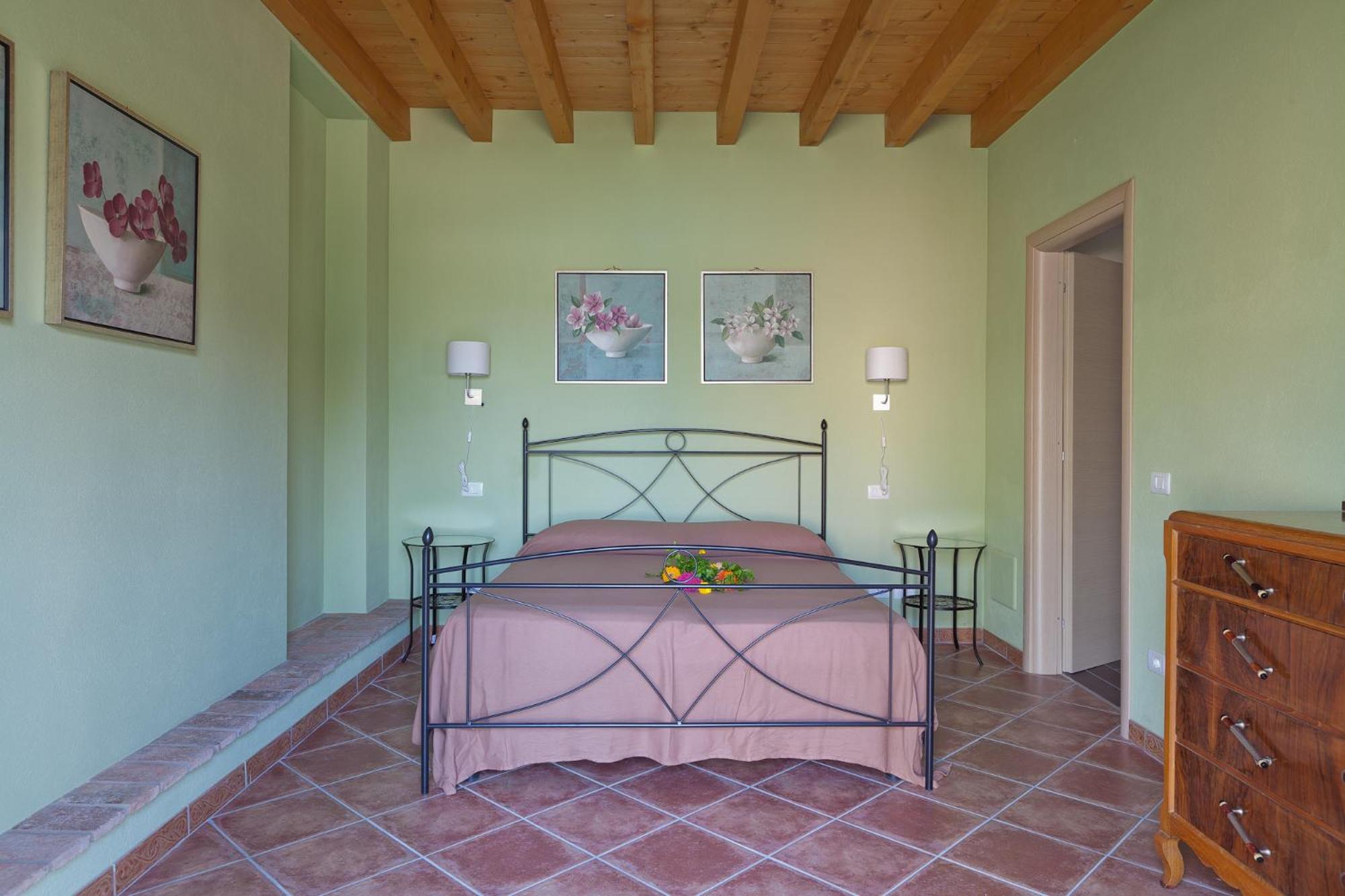 Double Room - Photo 7