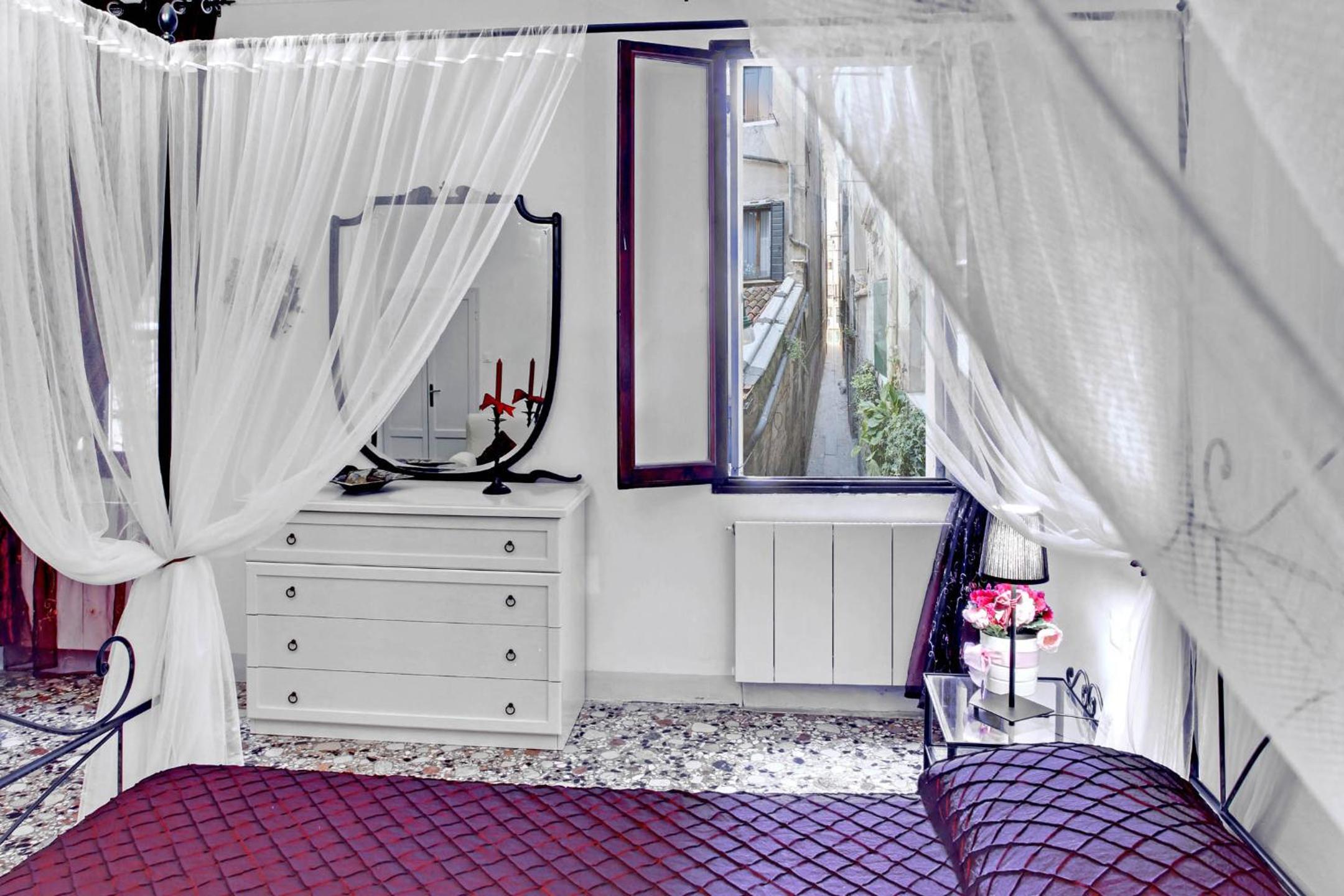Ca' del Nonno Two-Bedroom Apartment - Castello 4892