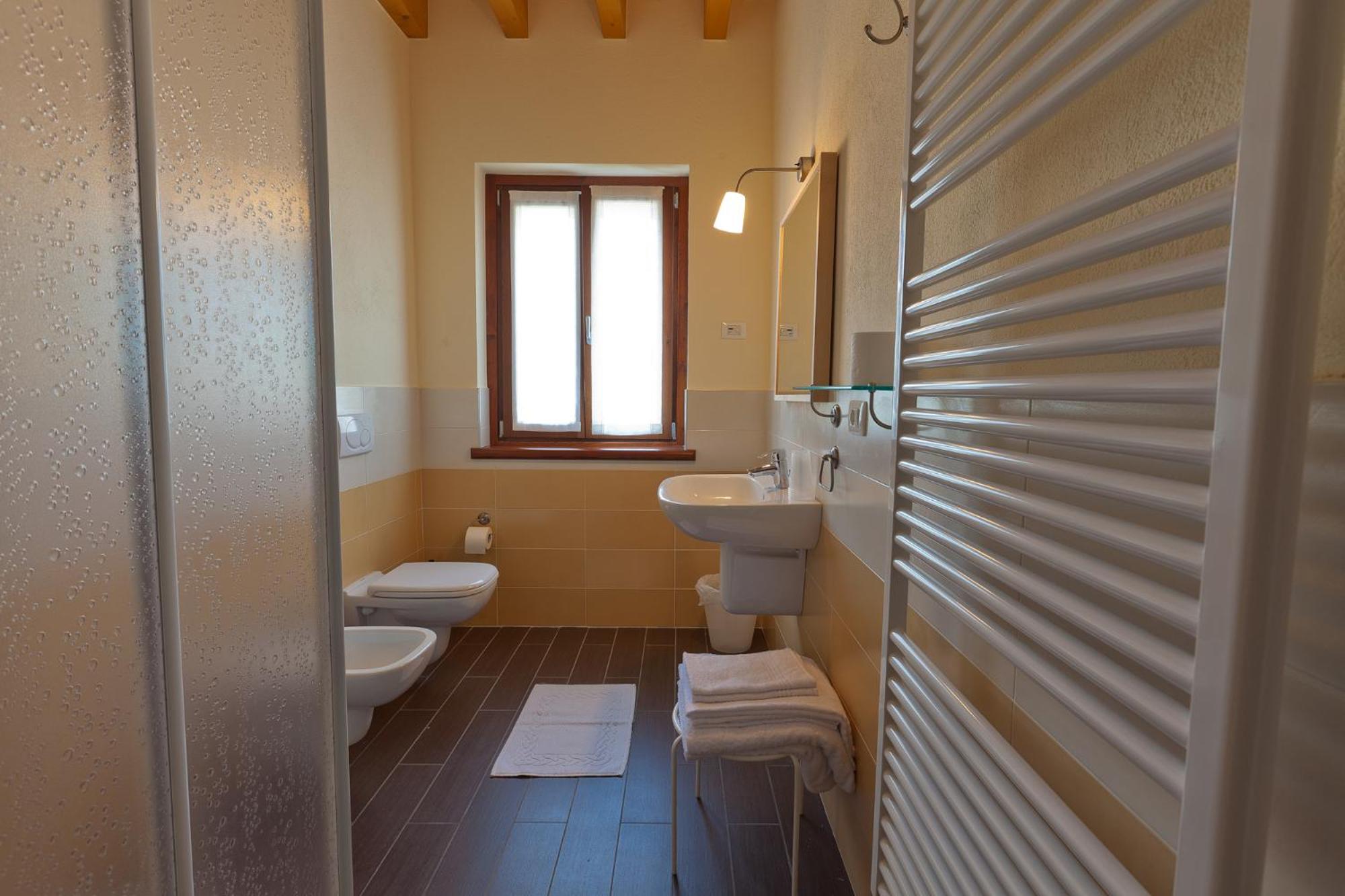 Double Room - Photo 5