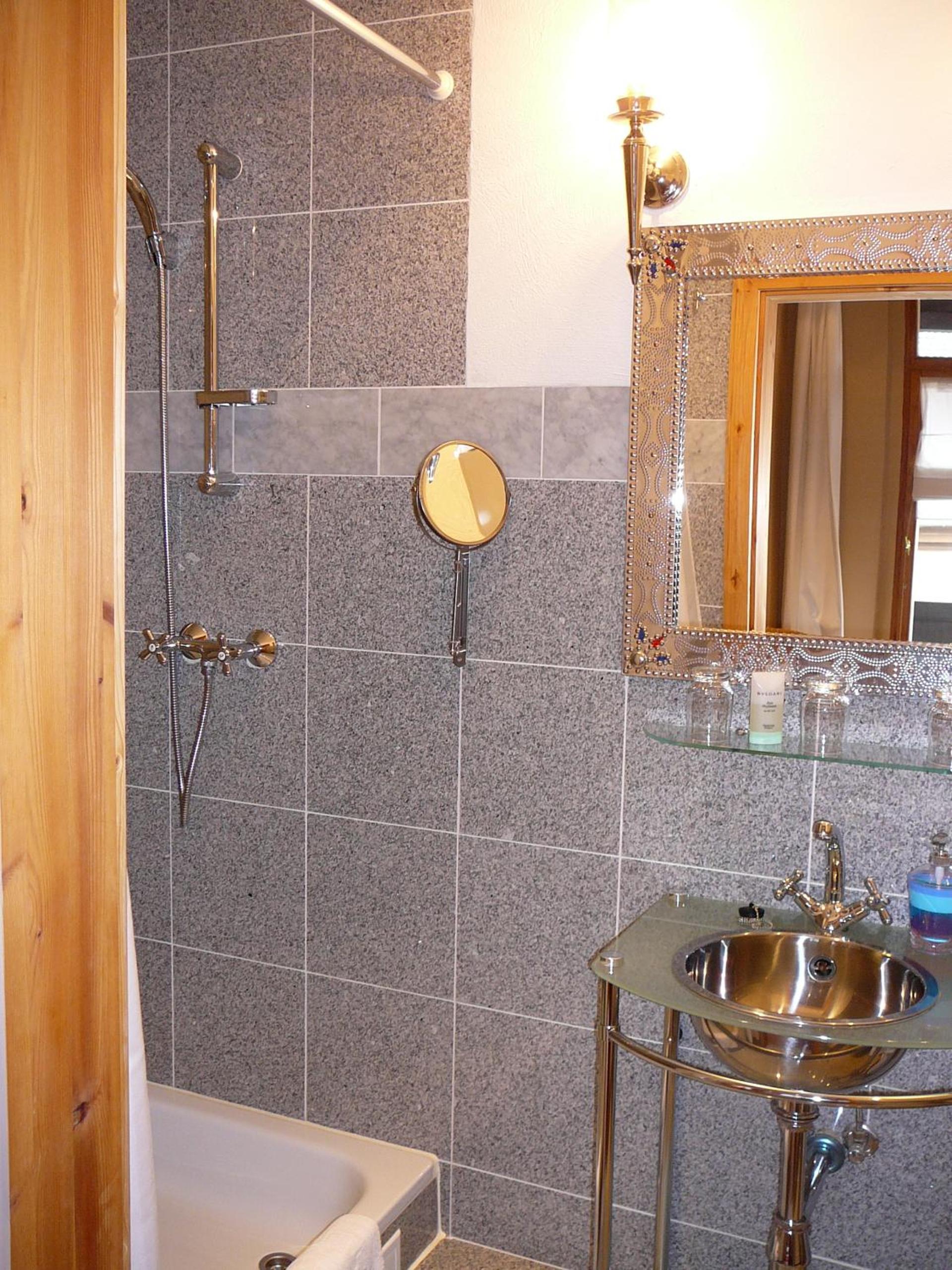 Honeymoon Suite photo 3
