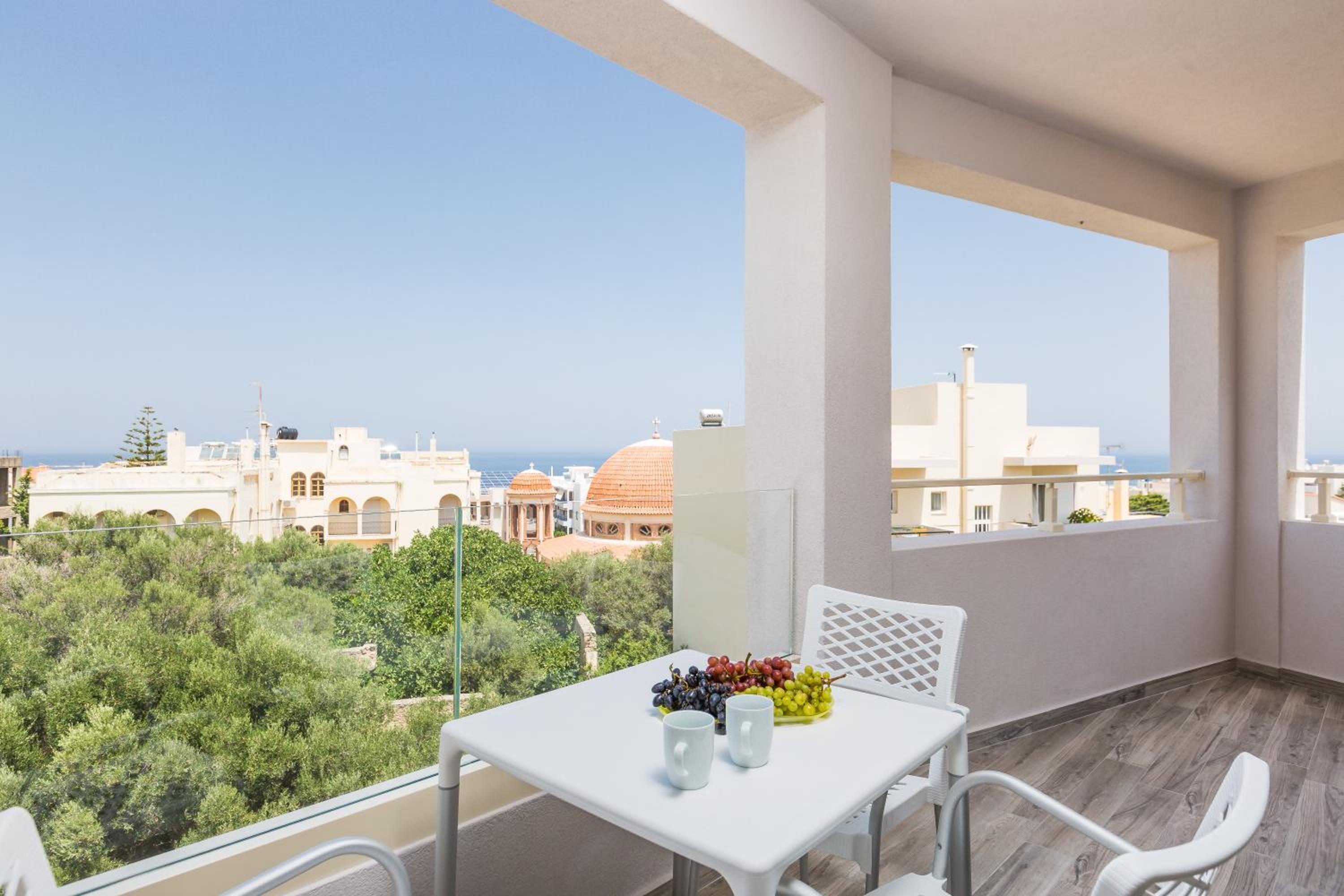 Double or Twin Room with Side Sea View photo 2