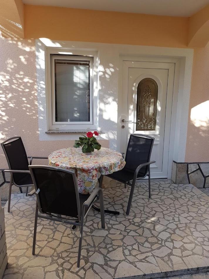 One-Bedroom Apartment with Terrace photo 3