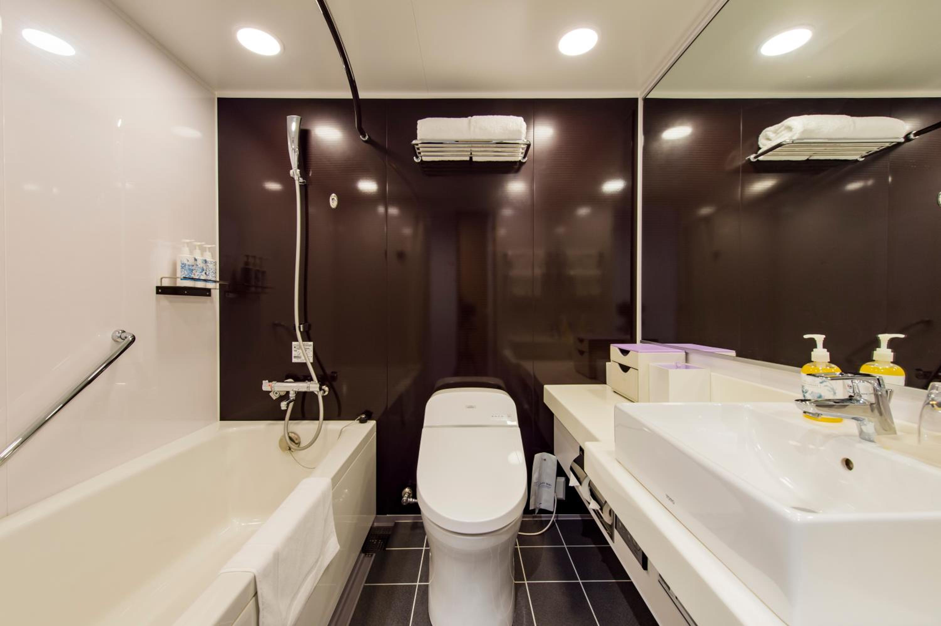 Twin Room - Non-Smoking photo 3