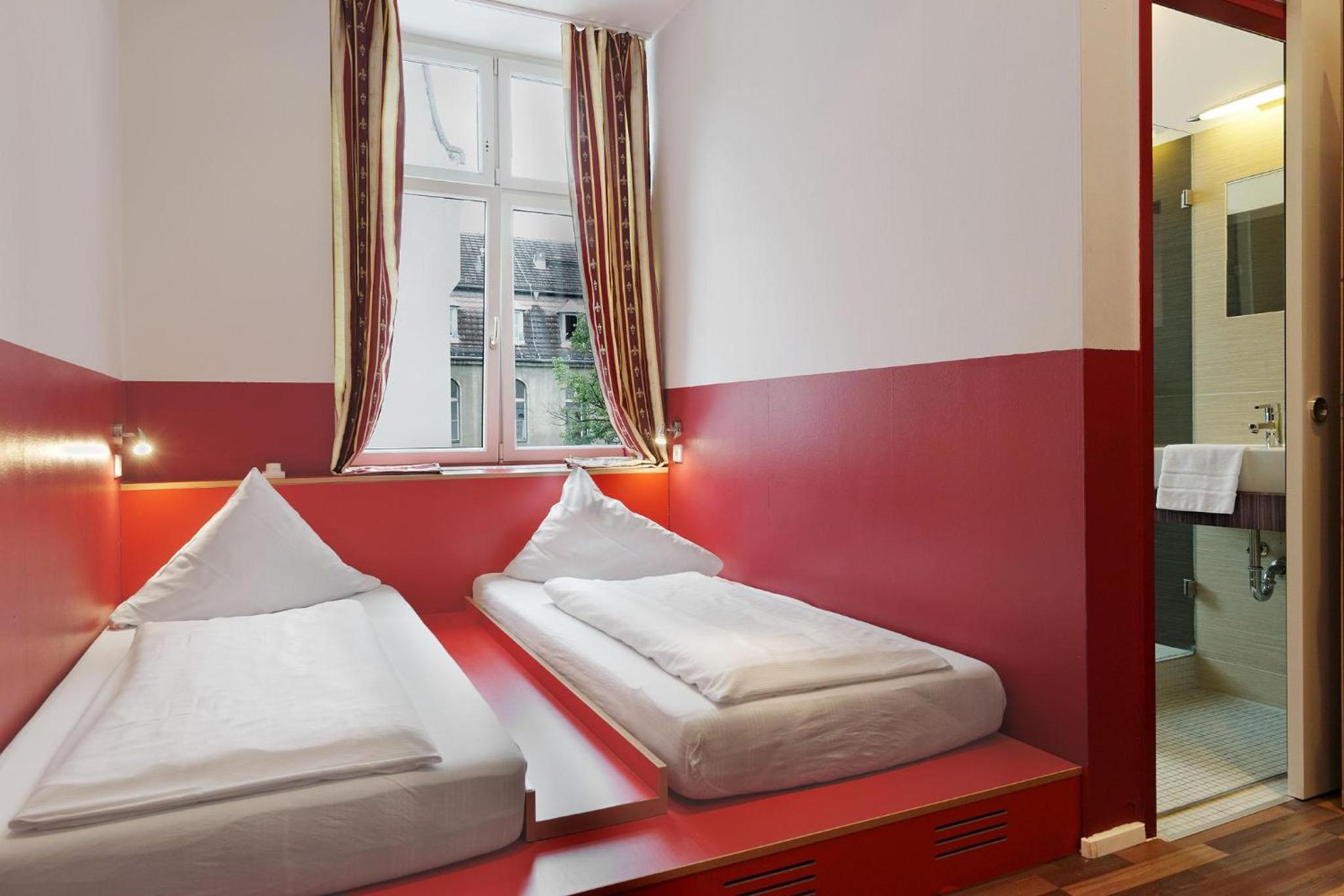 Double or Twin Room with Private Bathroom photo 2