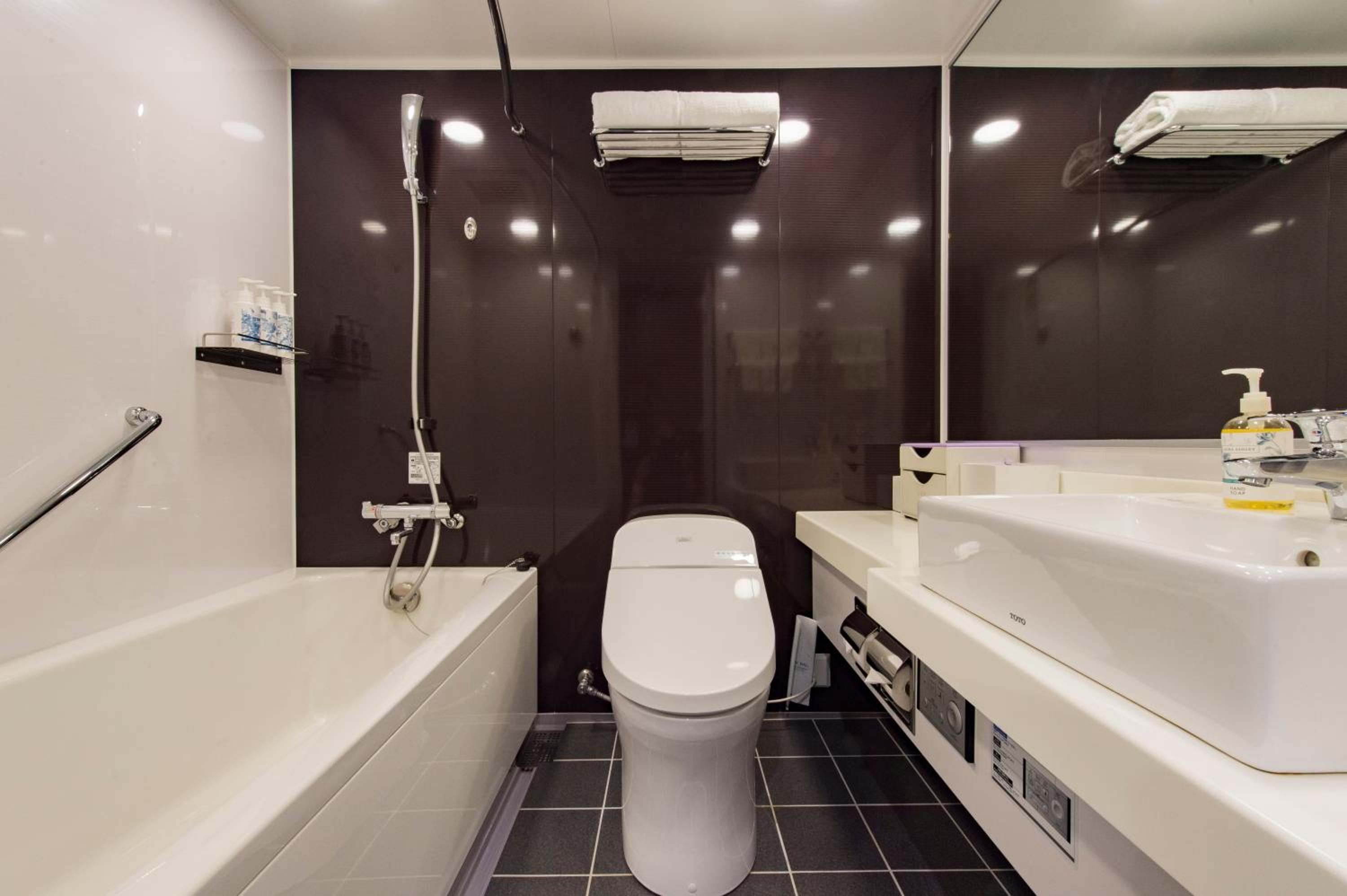 Deluxe Twin Room - Non-Smoking photo 2