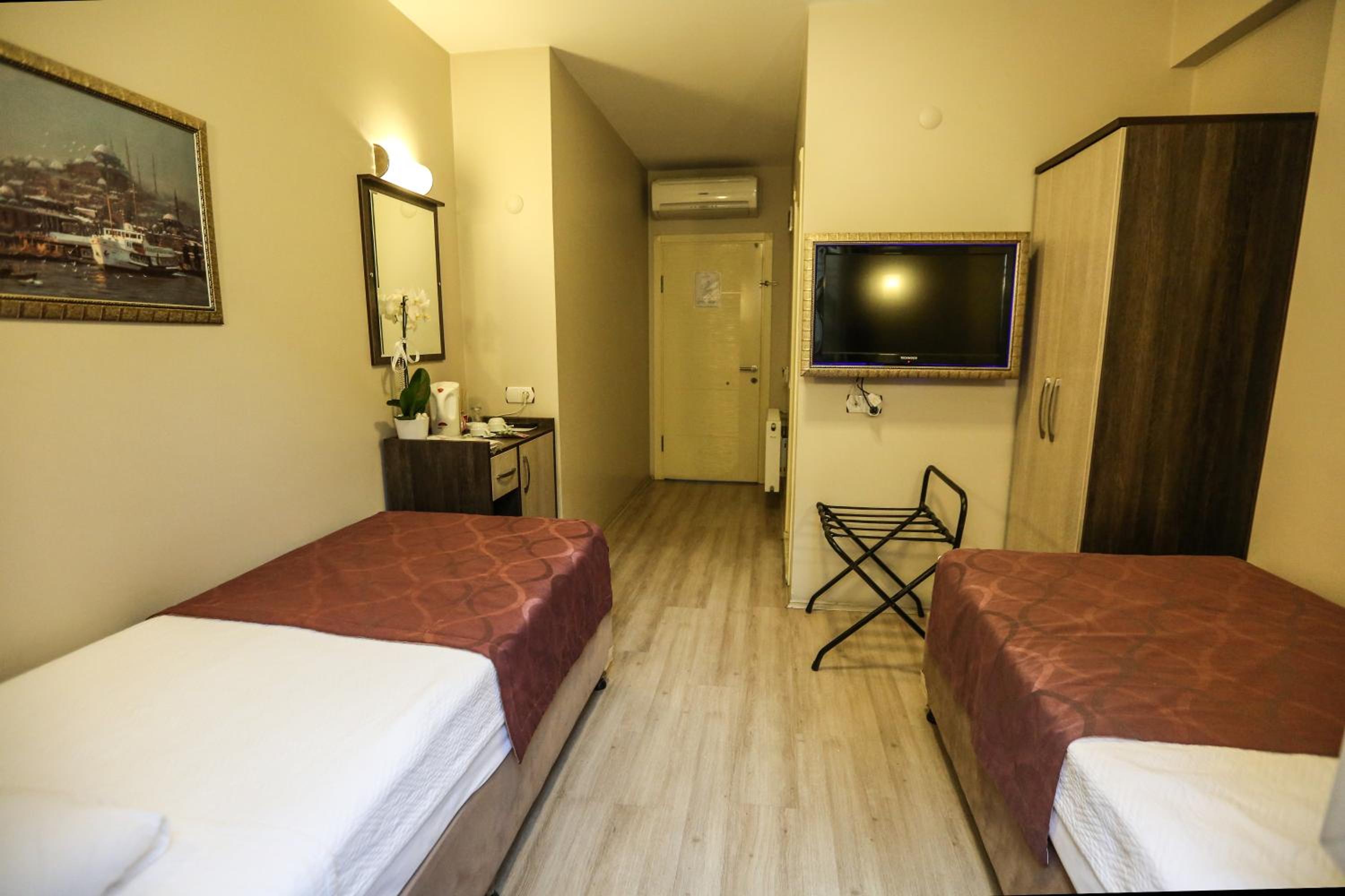 Double or Twin Room - Photo 6