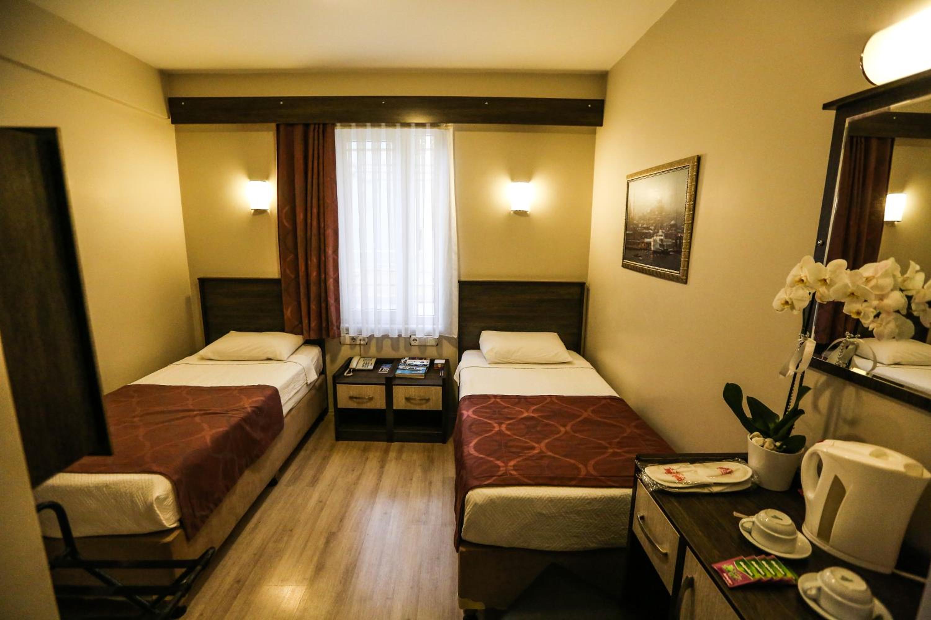 Double or Twin Room - Photo 4