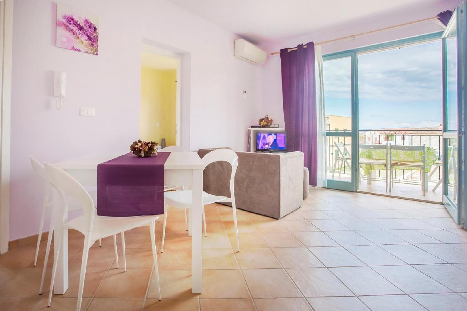 Two-Bedroom Deluxe Apartment with Balcony photo 1
