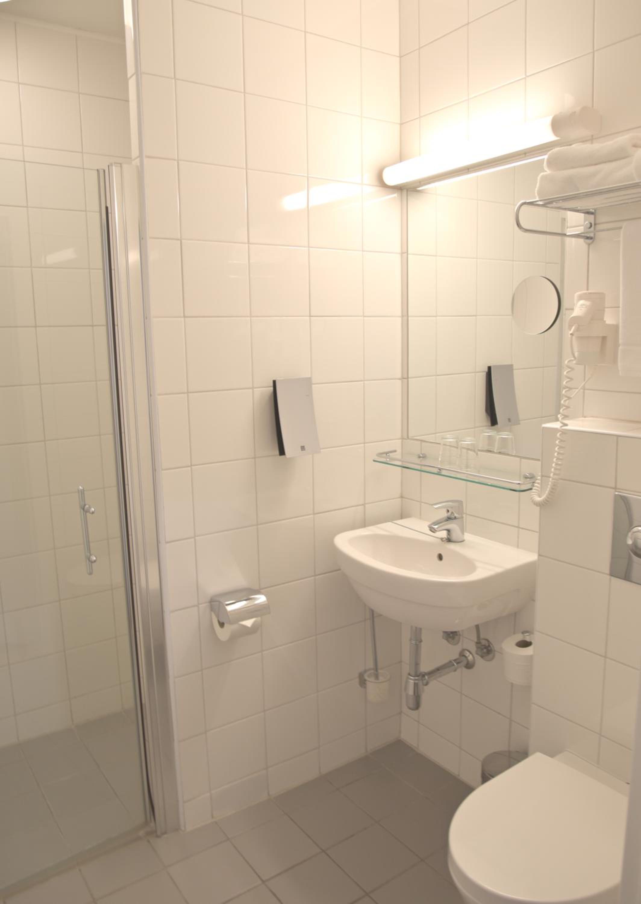 Standard Twin Room - Photo 2