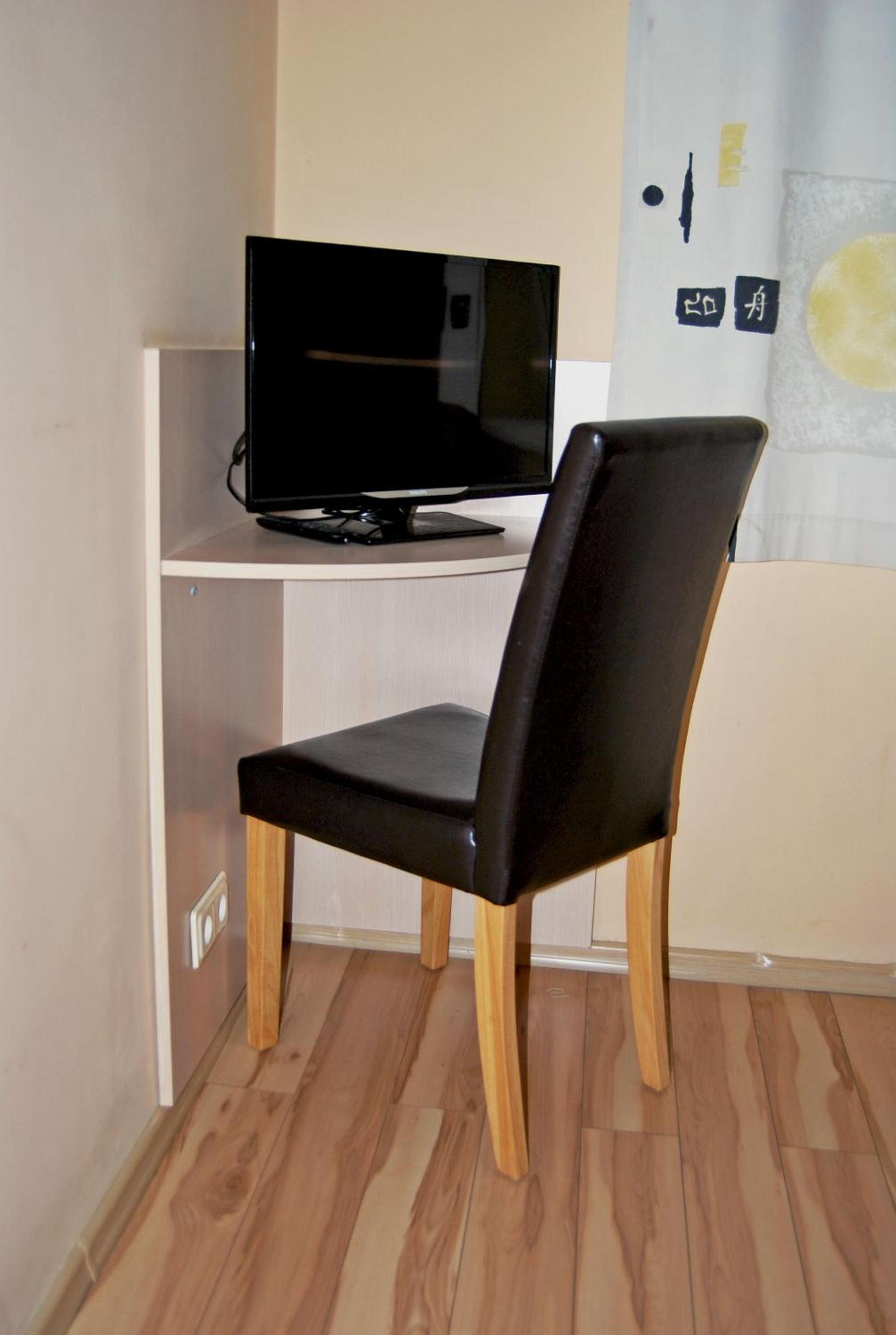 Budget Double Room - Photo 2