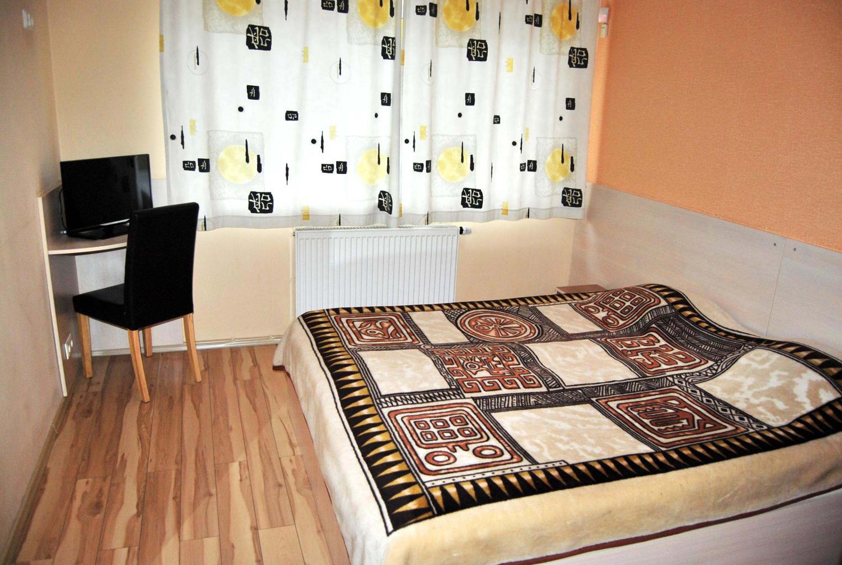 Budget Double Room - Photo 1