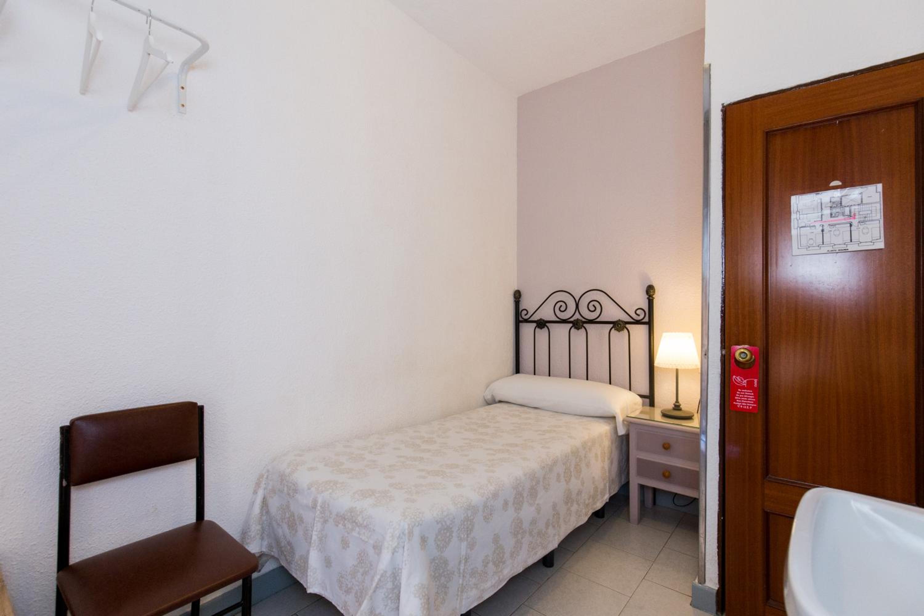 Habitación individual con baño compartido