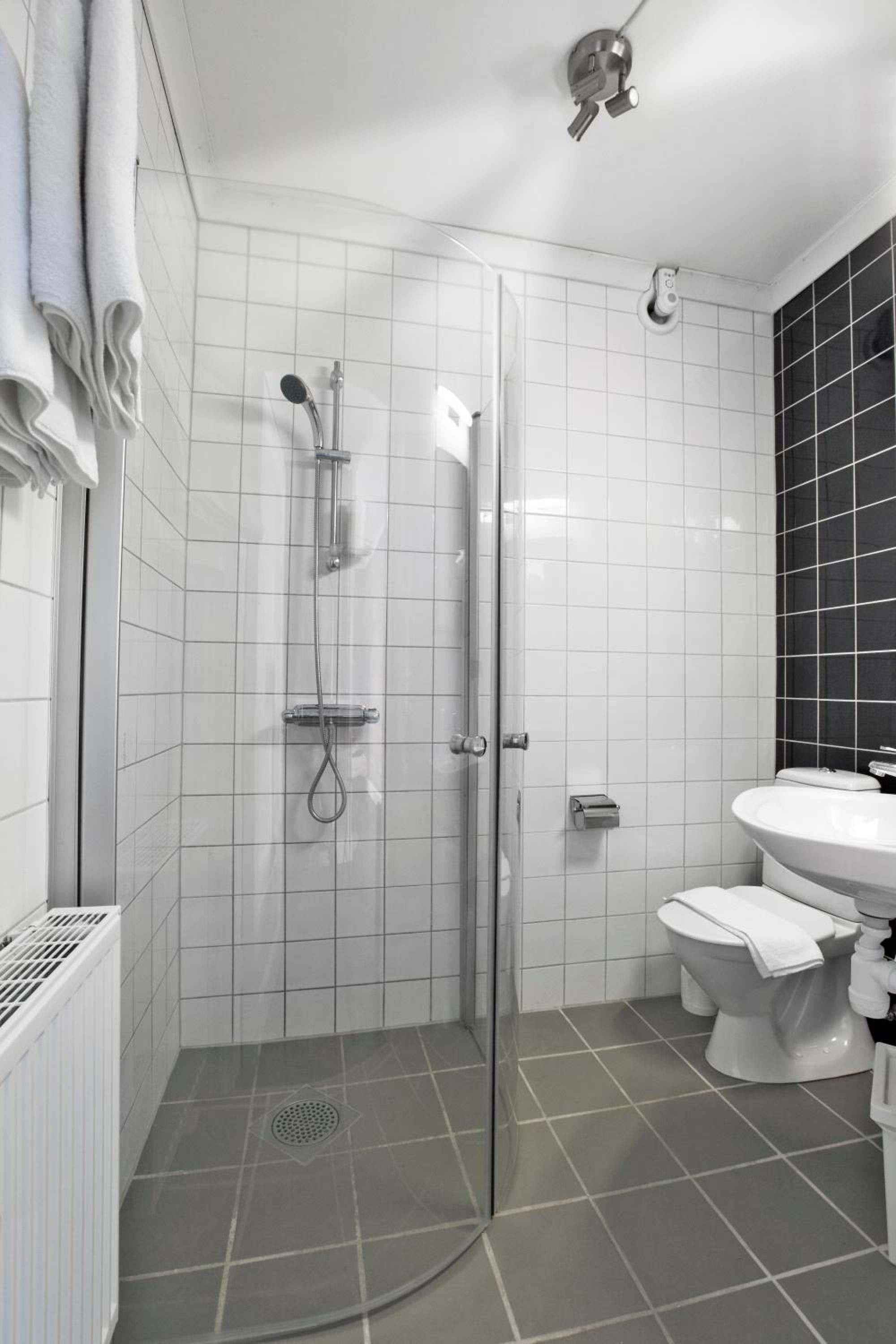 Large Double Room - Photo 24