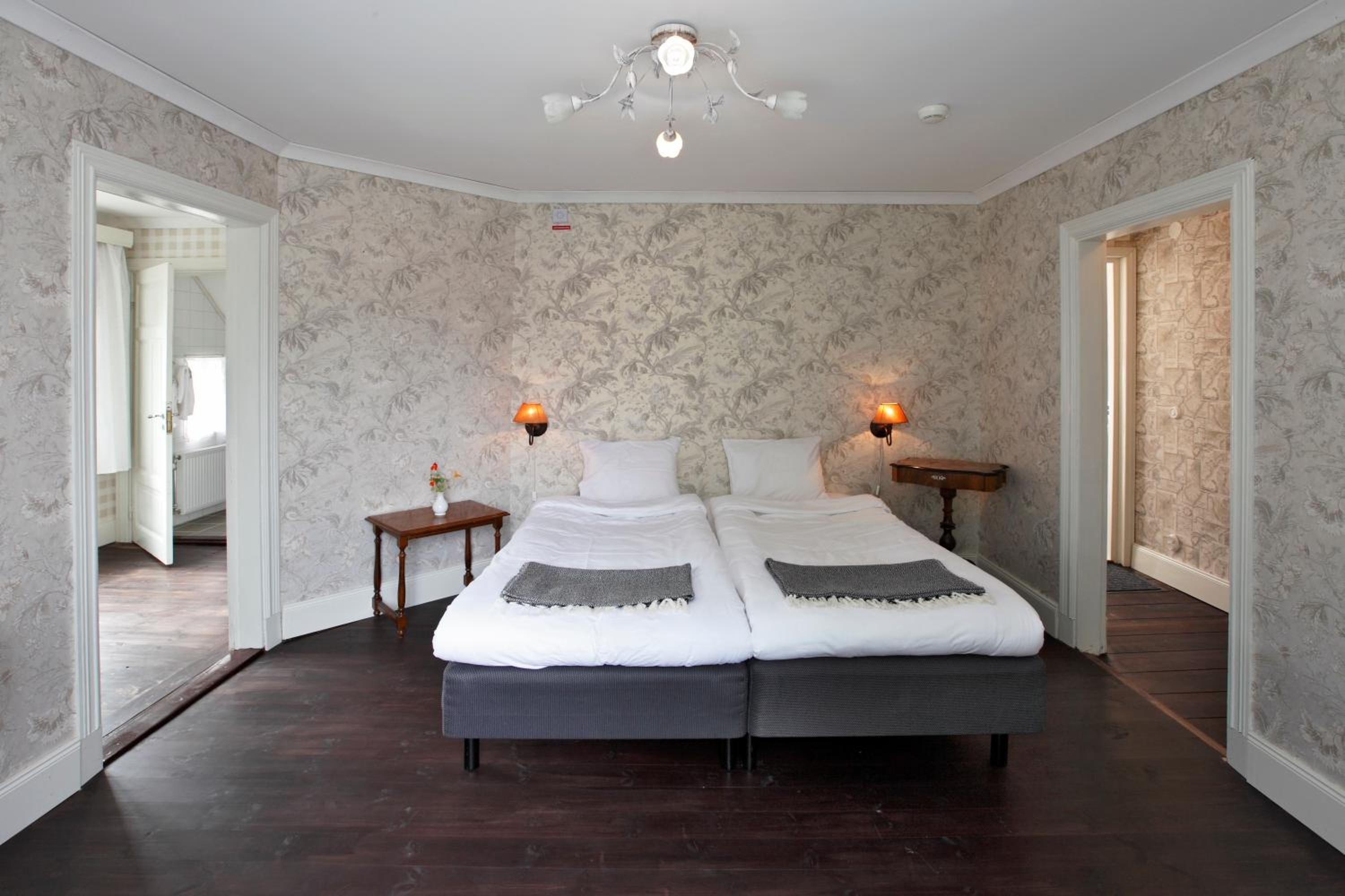 Large Double Room - Photo 9