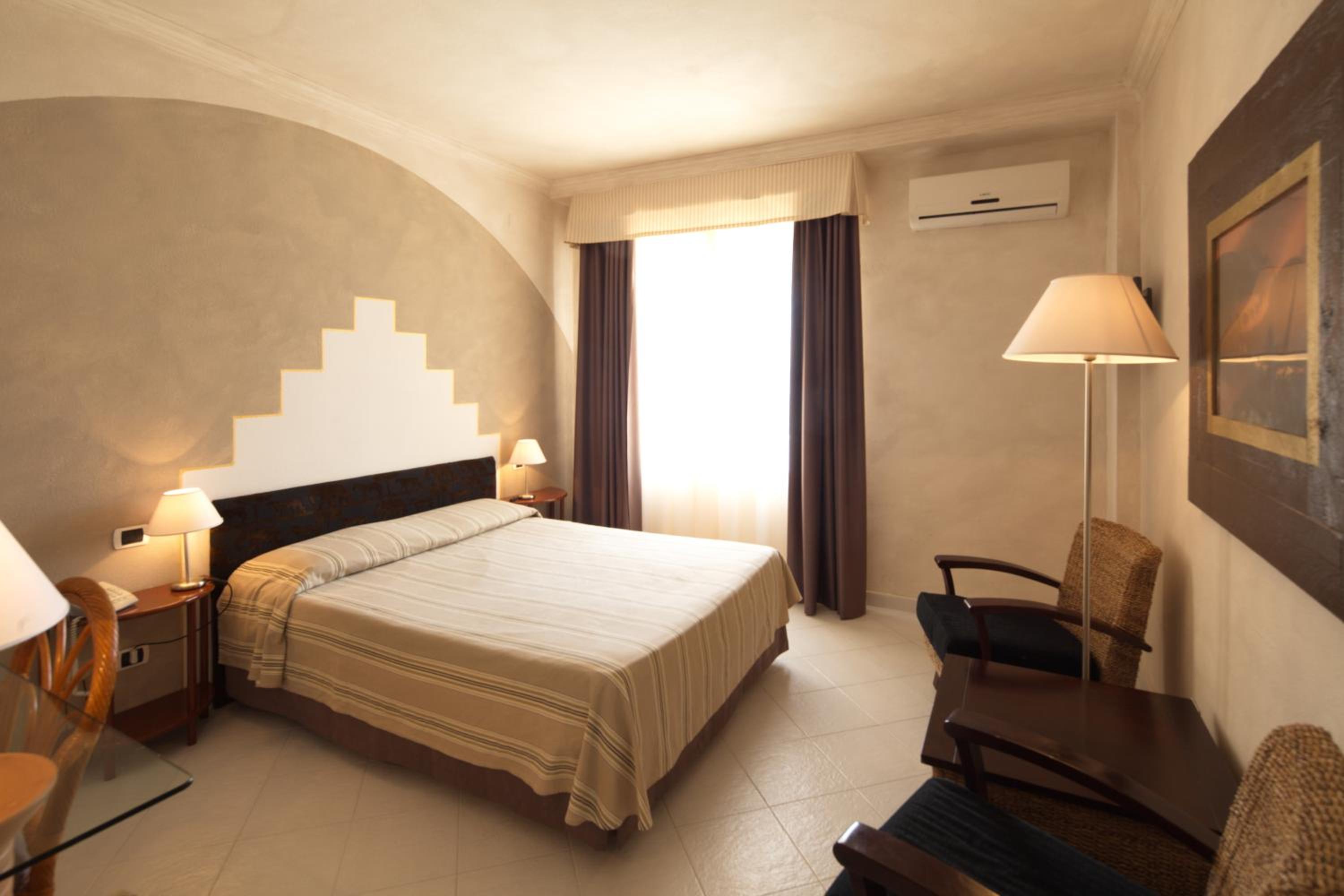 Double or Twin Room - Photo 5